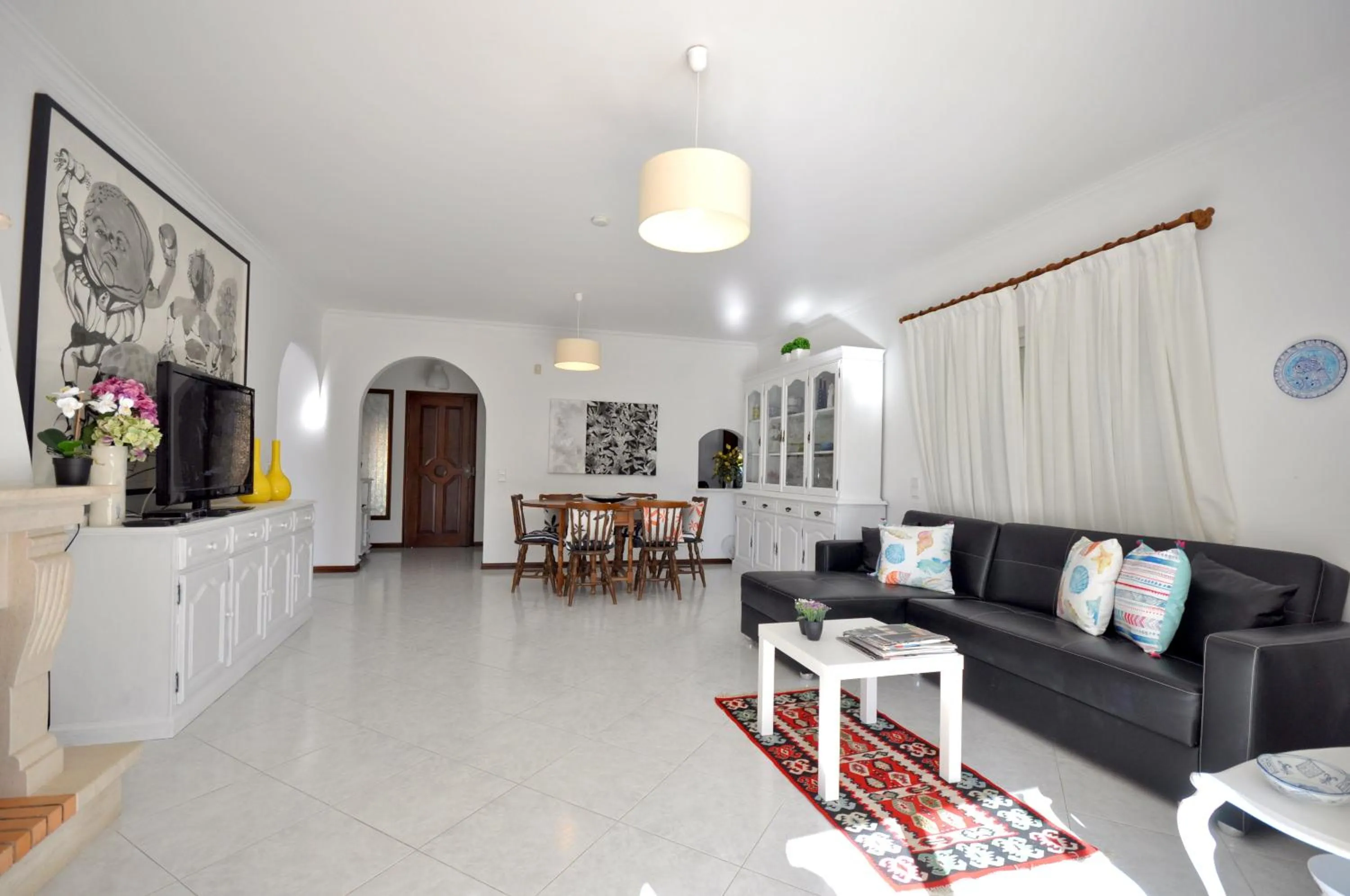 Communal lounge/ TV room in Charming Villa, Private Pool, Walking Distance to Centre, Free AC Wifi