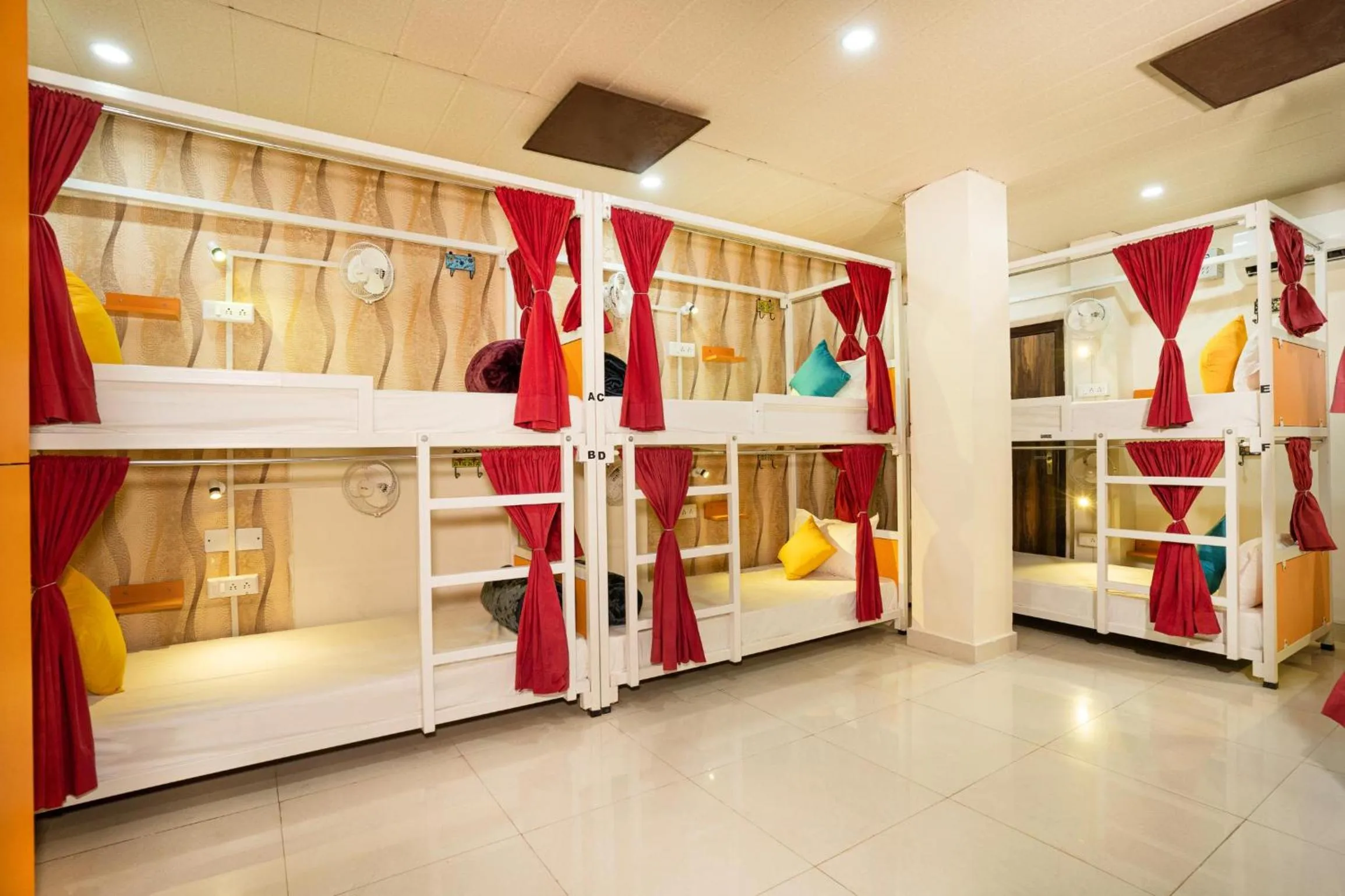 Bedroom, Bed in goSTOPS Amritsar, Chatiwind Gate