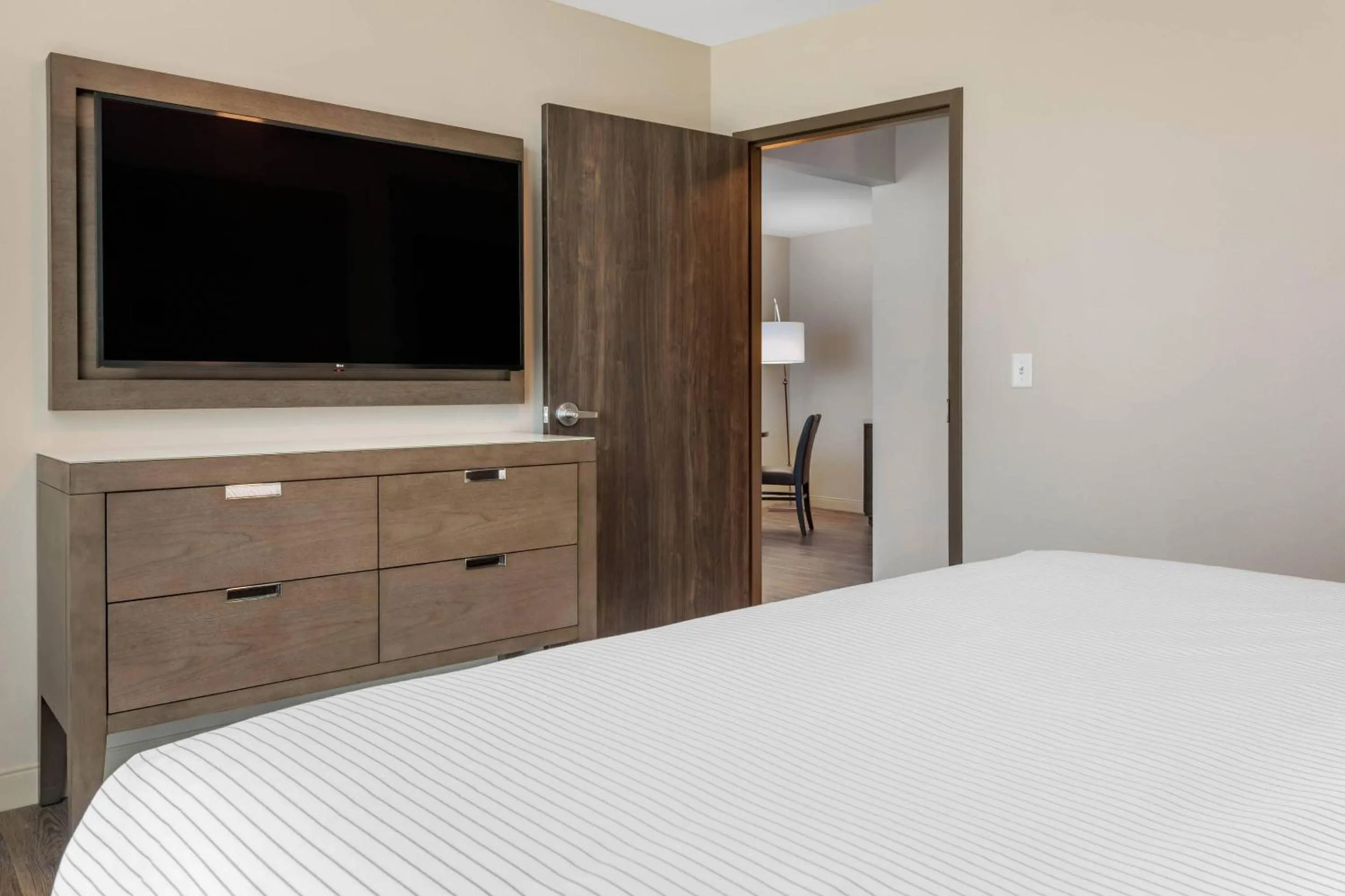 Bedroom, Bed in Cambria Hotel St Petersburg-Madeira Beach Marina