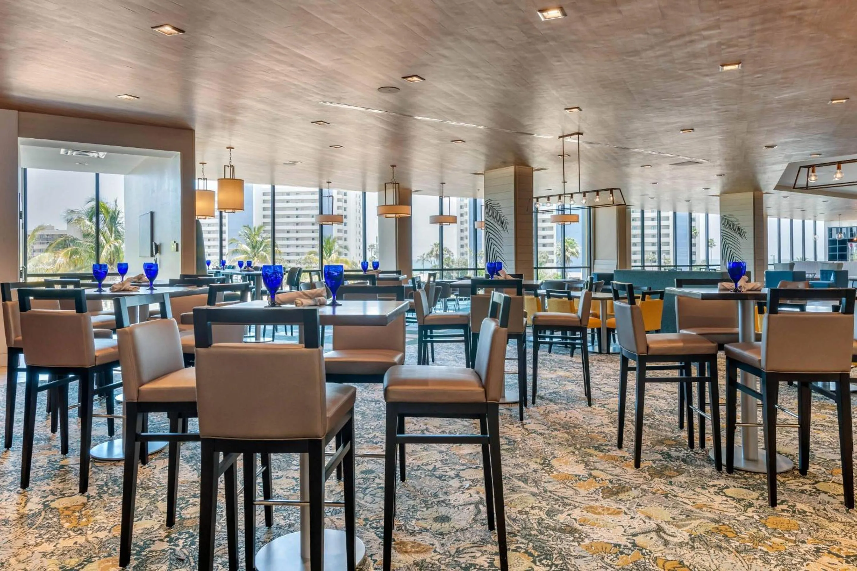 Restaurant/places to eat in Cambria Hotel St Petersburg-Madeira Beach Marina