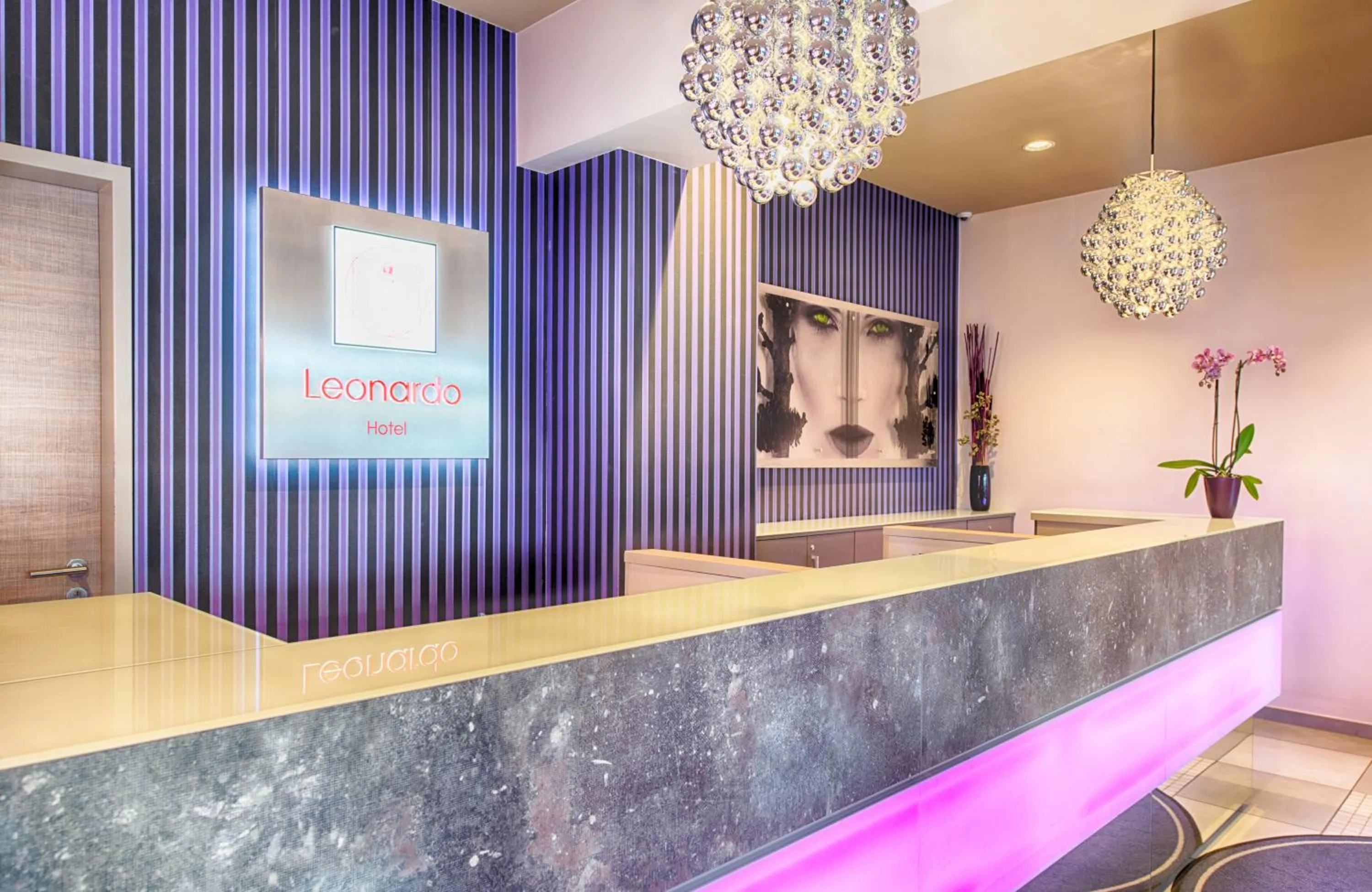 Lobby or reception in Leonardo Hotel Munich City Olympiapark