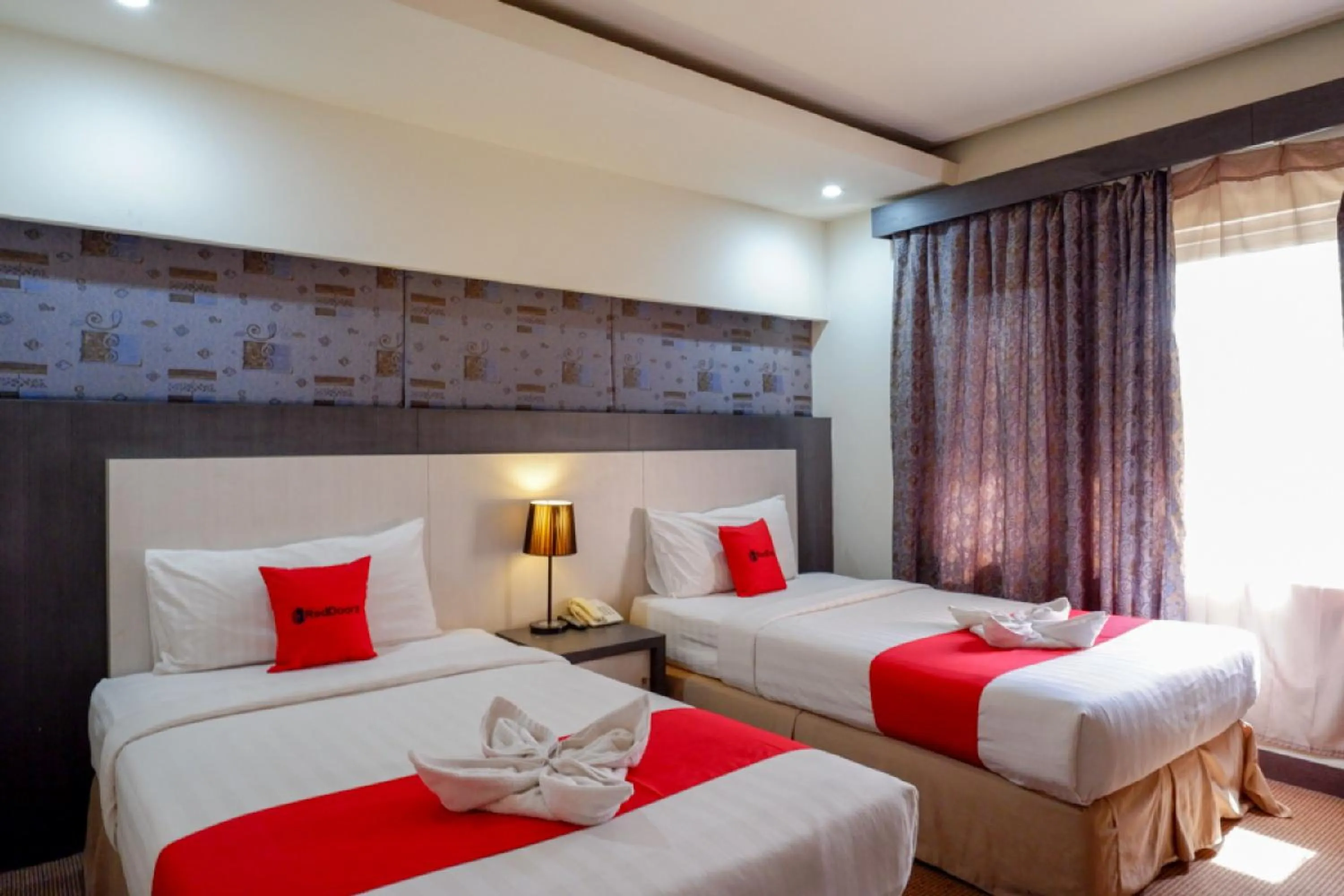 Bedroom, Bed in RedDoorz Plus near Hotel Benua Kendari
