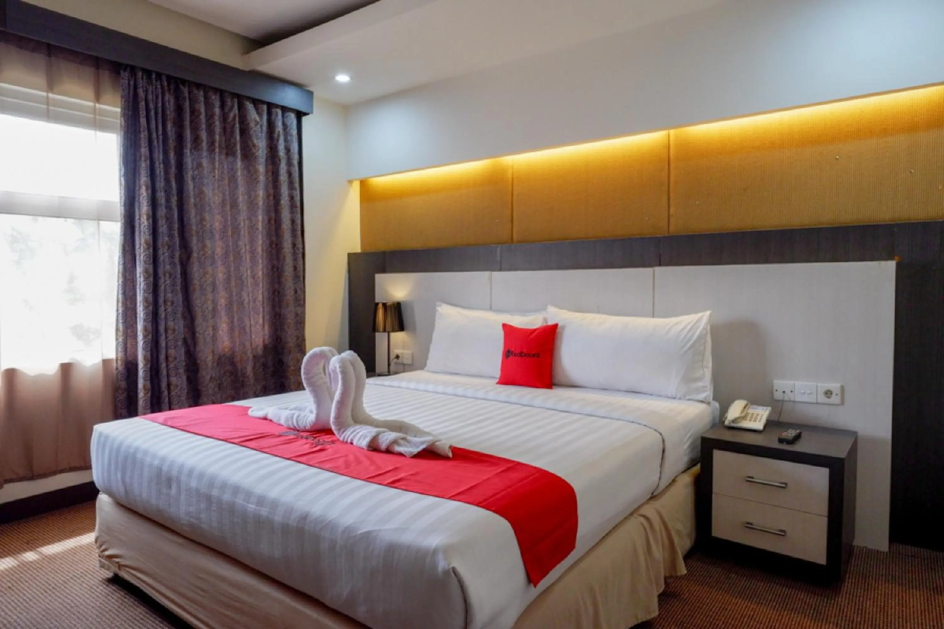 Bedroom, Bed in RedDoorz Plus near Hotel Benua Kendari
