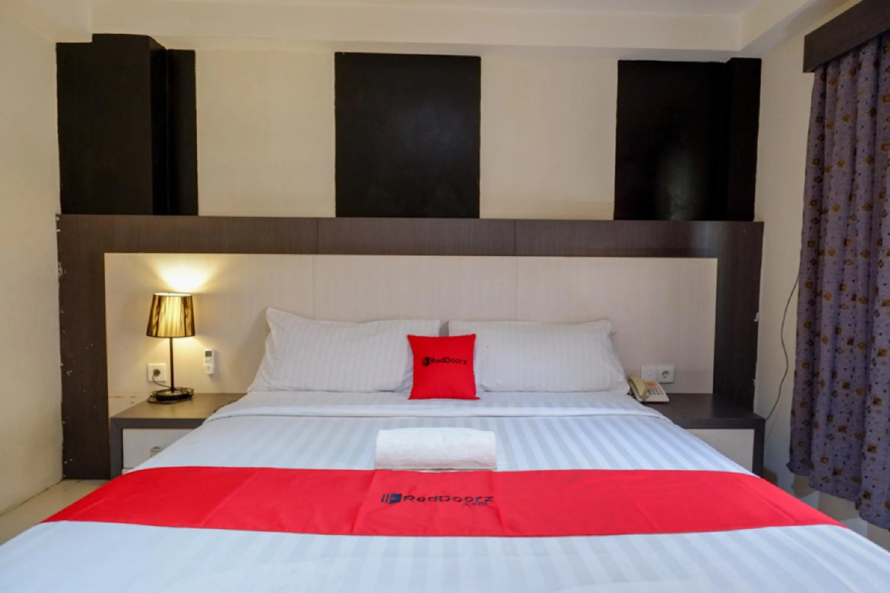 Bedroom, Bed in RedDoorz Plus near Hotel Benua Kendari