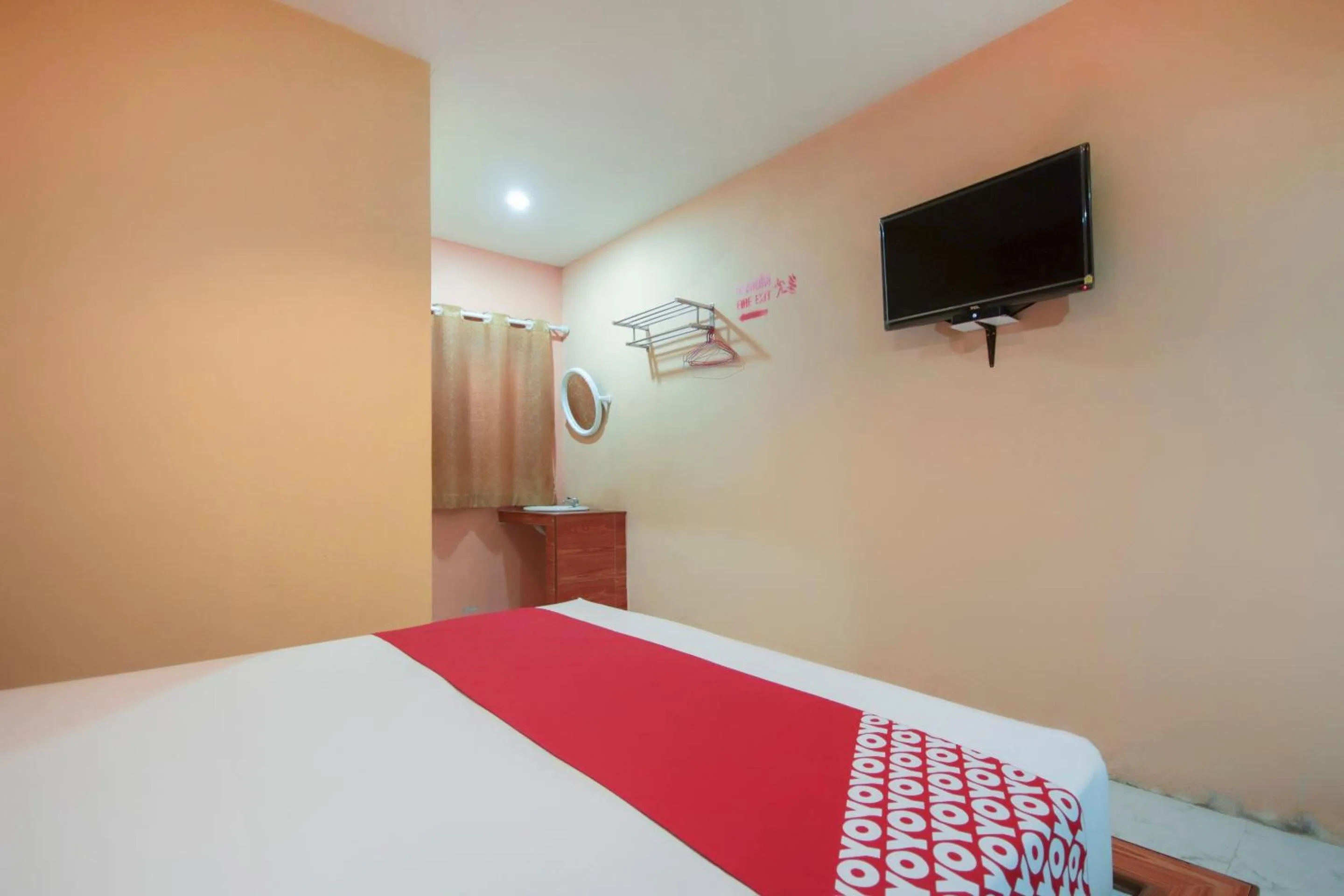 Bedroom, Bed in OYO 682 Fishering Home