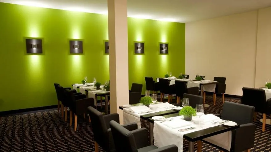 Restaurant/places to eat in relexa Hotel Frankfurt am Main (Superior)