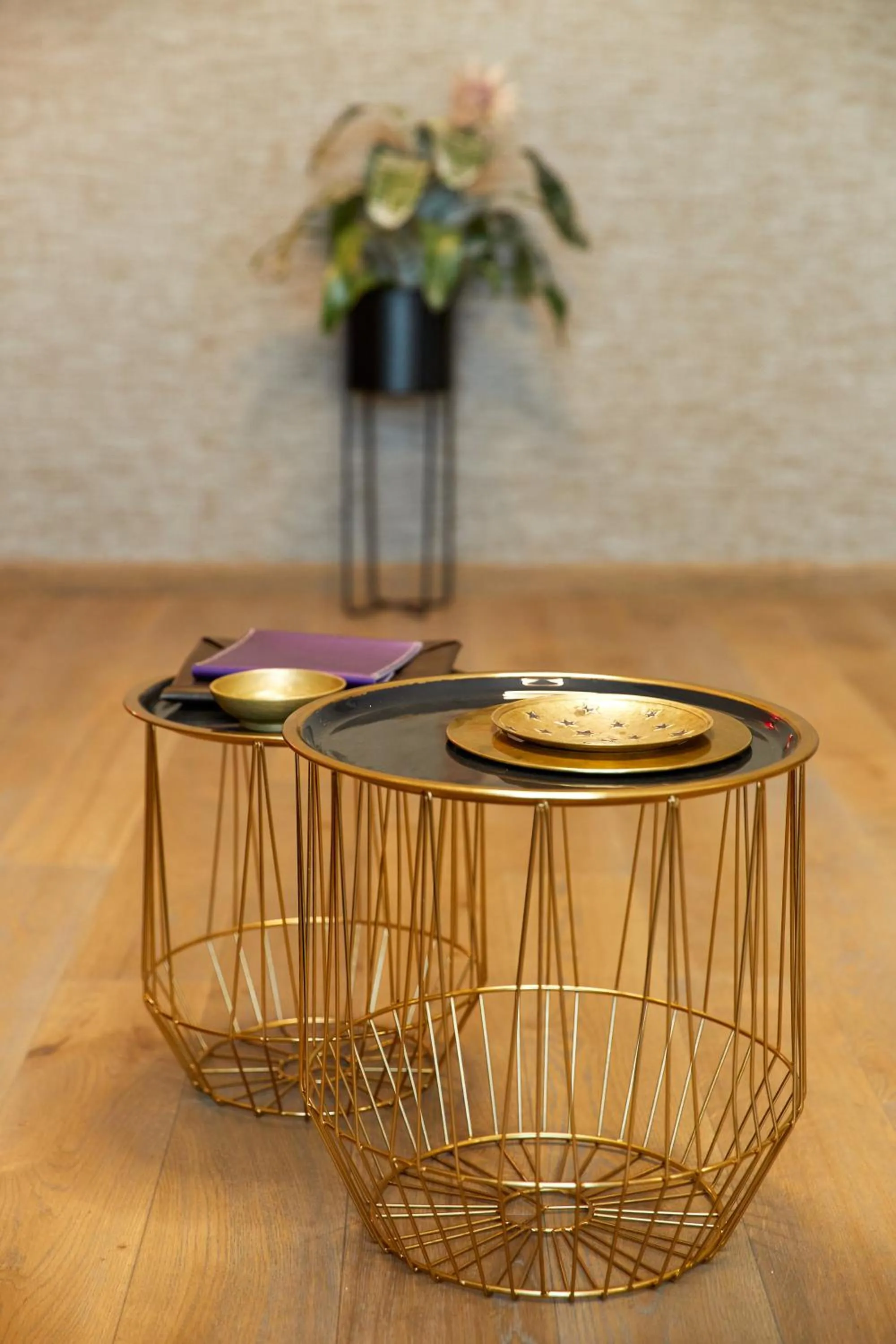 Decorative detail in Promenada Studios