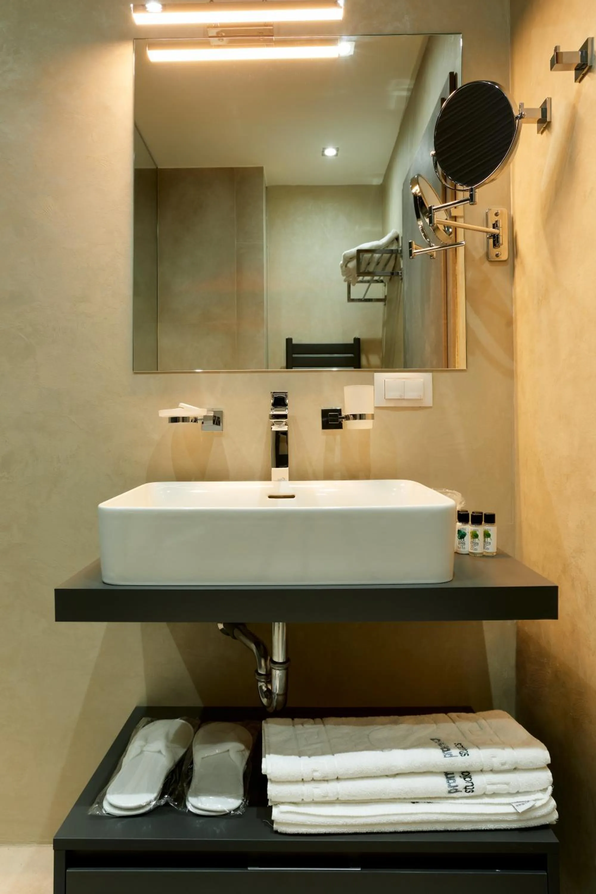 Bathroom in Promenada Studios