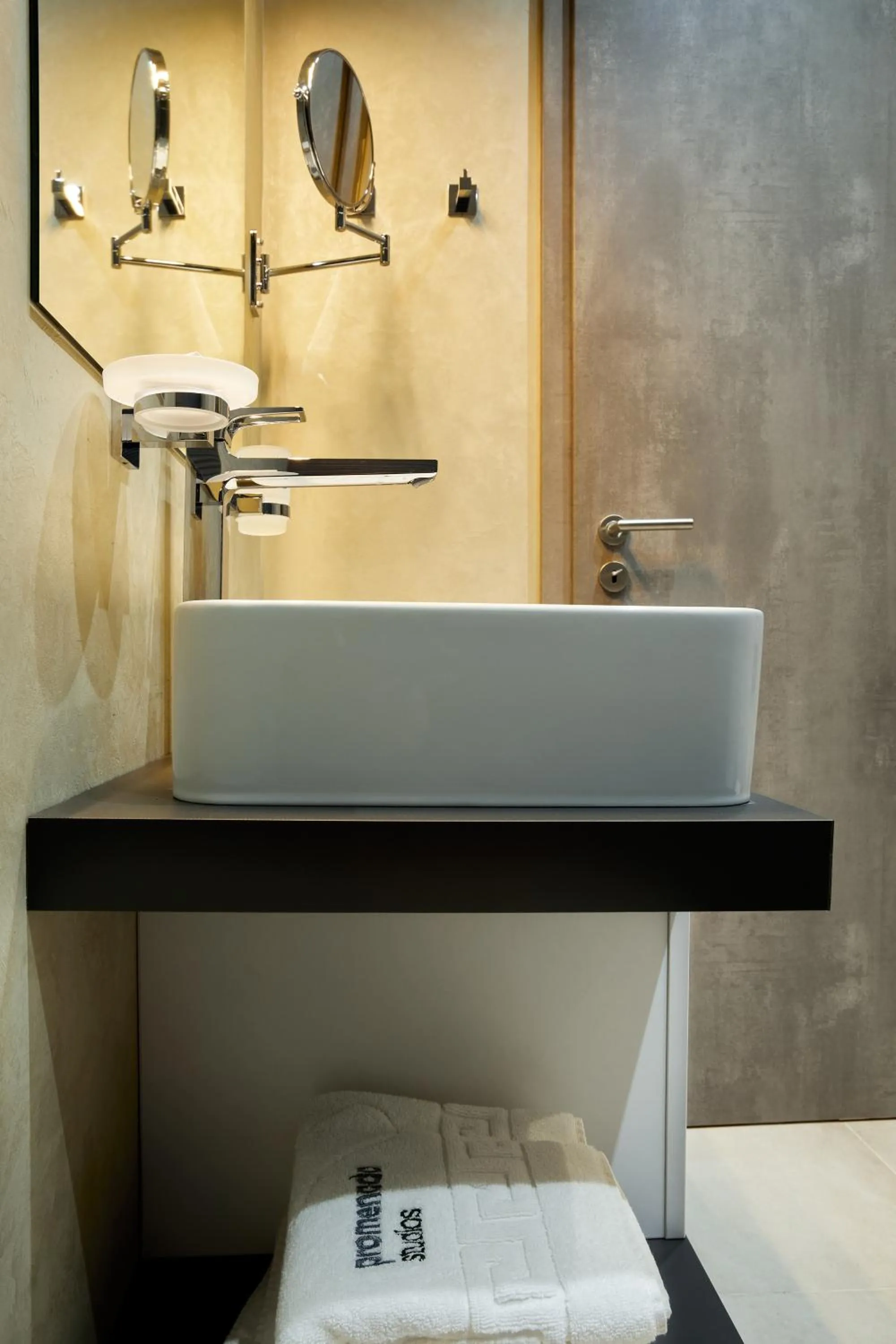 Bathroom in Promenada Studios