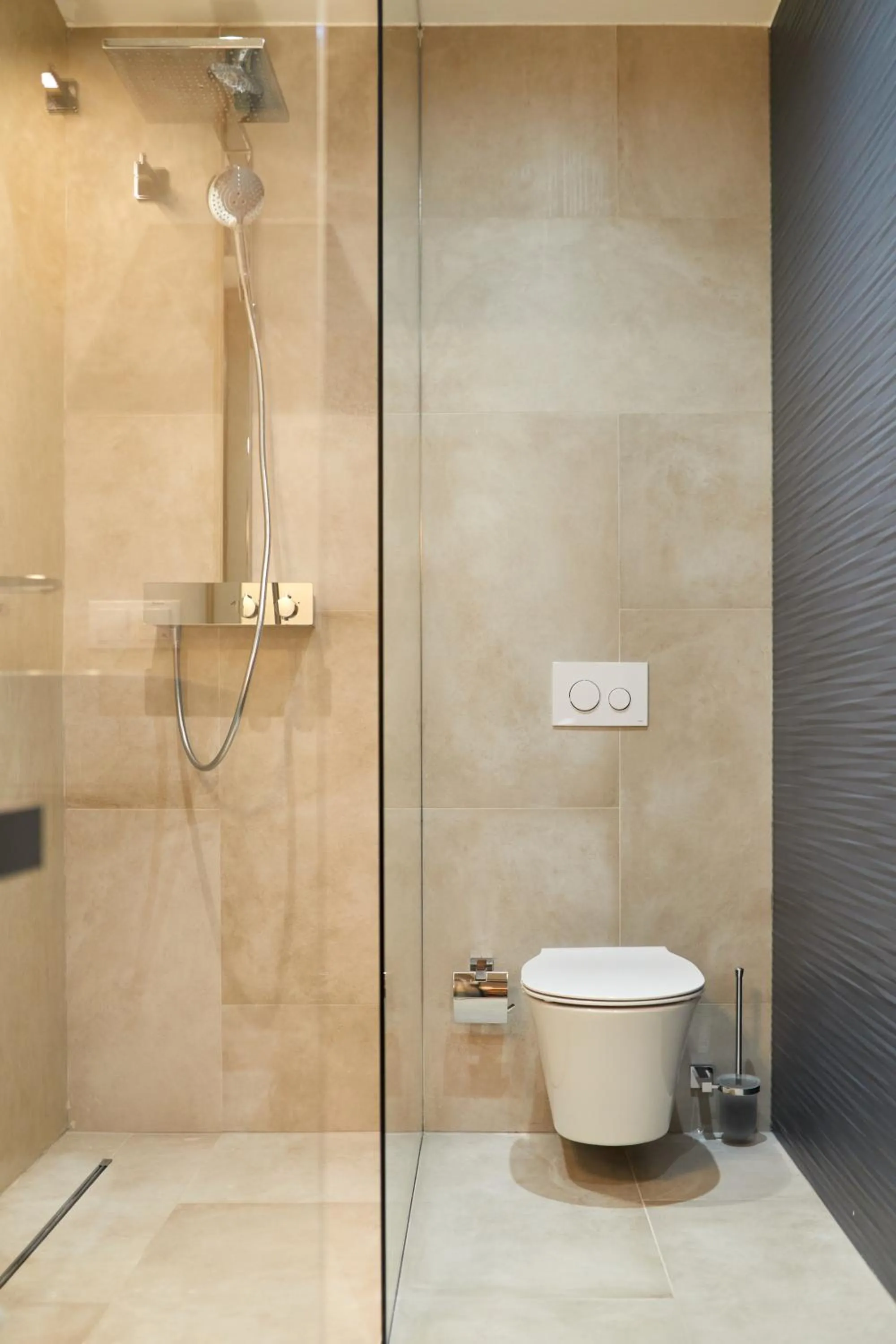 Toilet in Promenada Studios