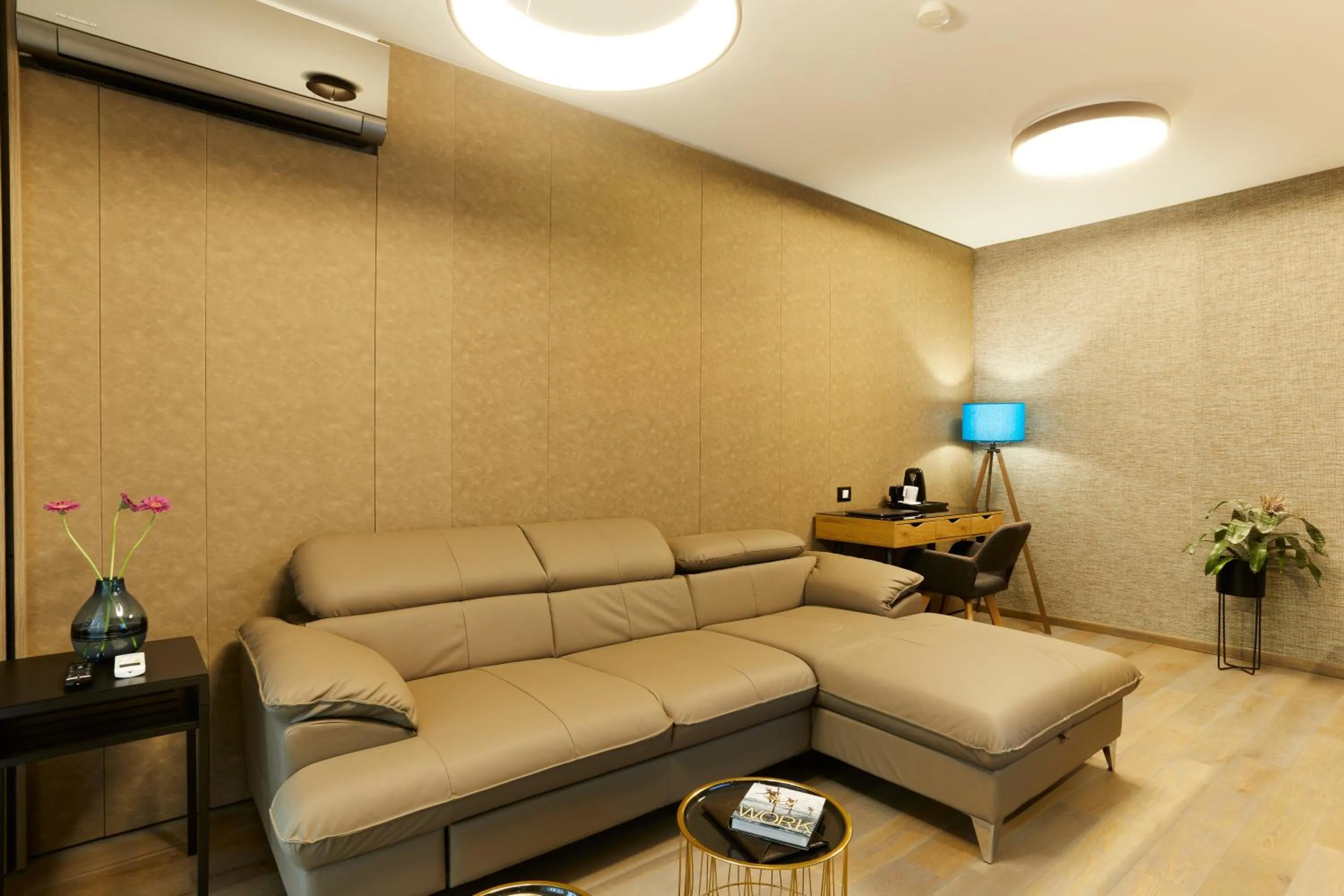 Living room in Promenada Studios