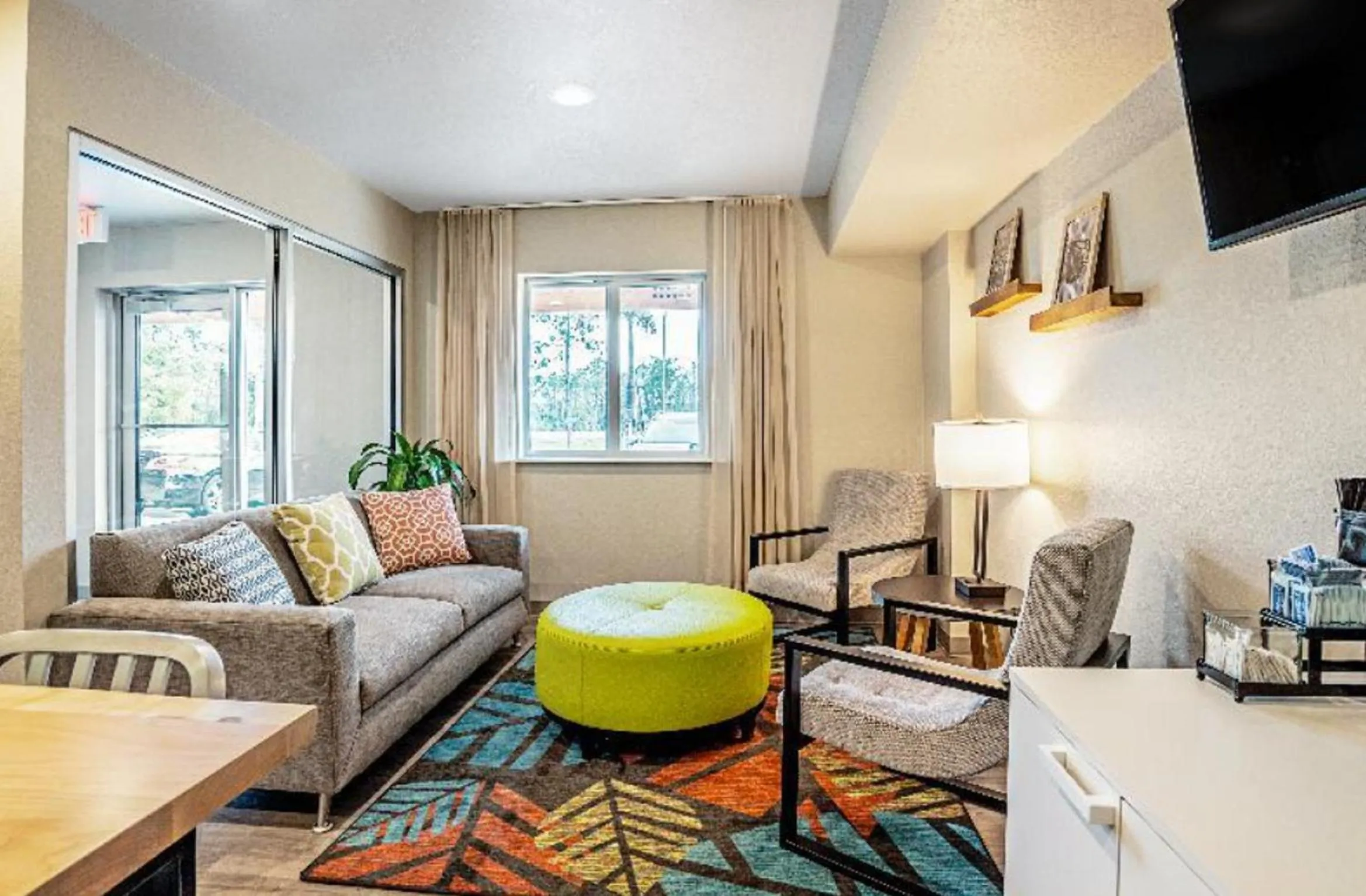 Seating area in WoodSpring Suites Allentown