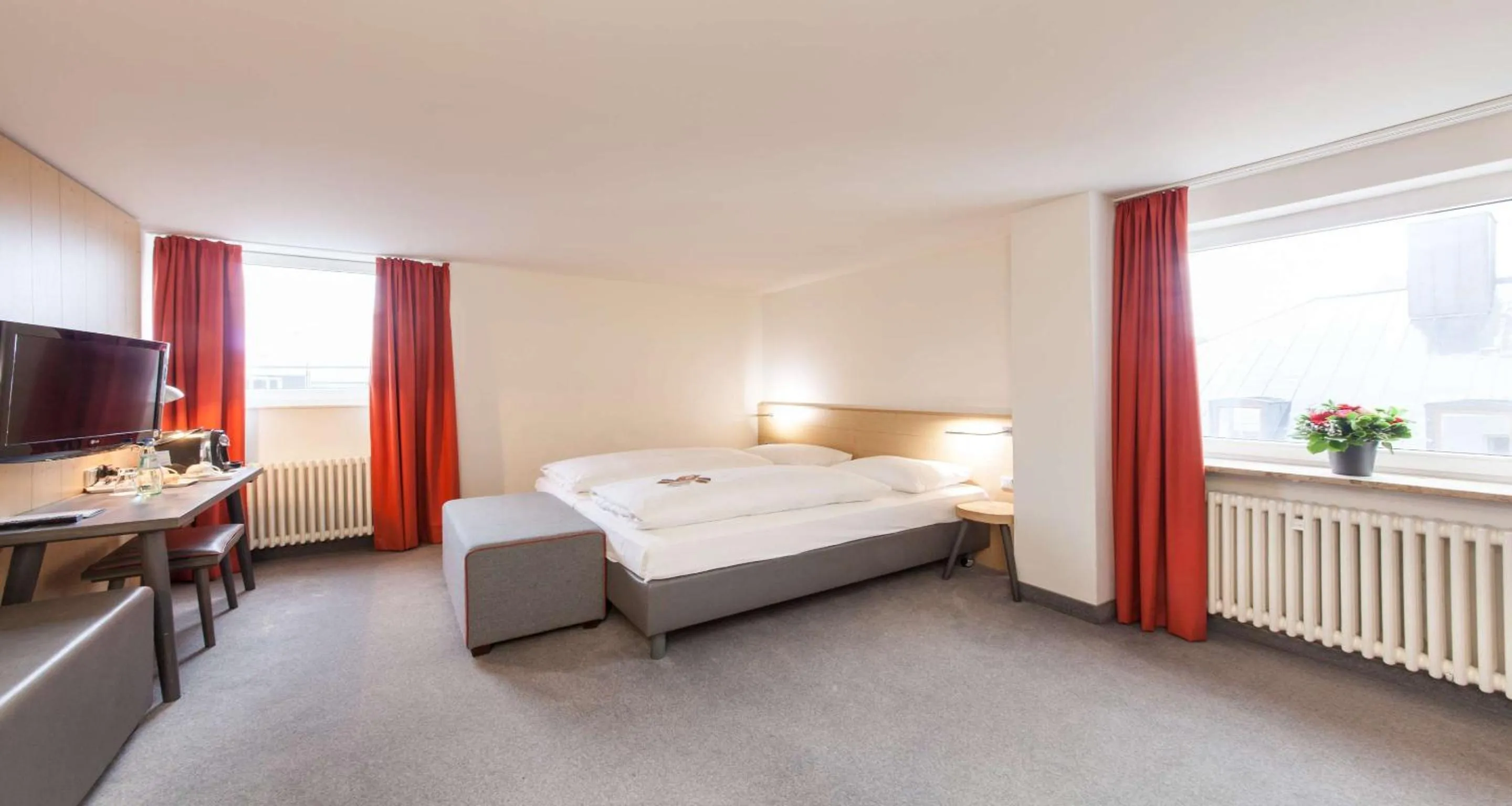 Bedroom, Bed in Sure Hotel by Best Western Muenchen Hauptbahnhof