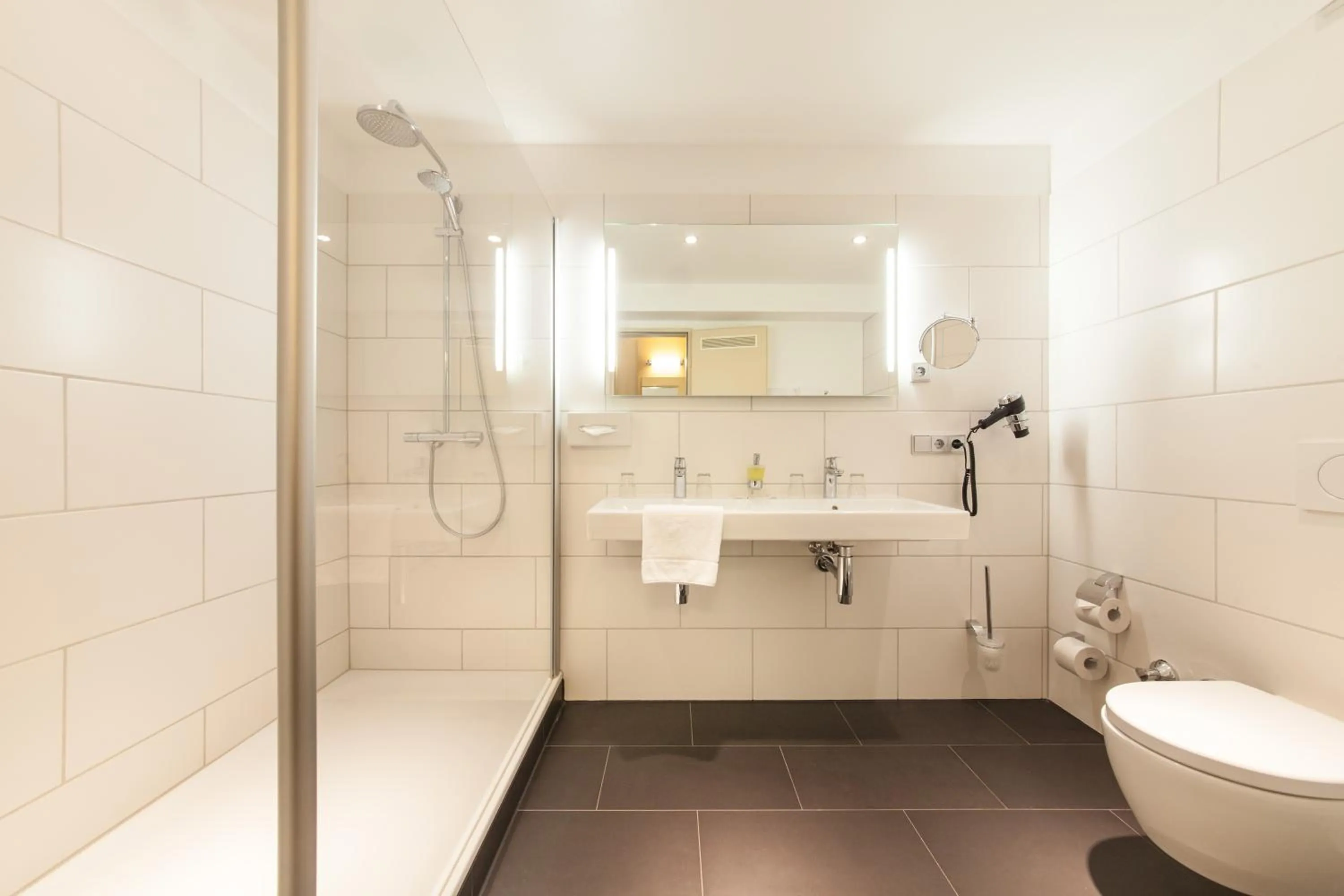 Bathroom in Sure Hotel by Best Western Muenchen Hauptbahnhof