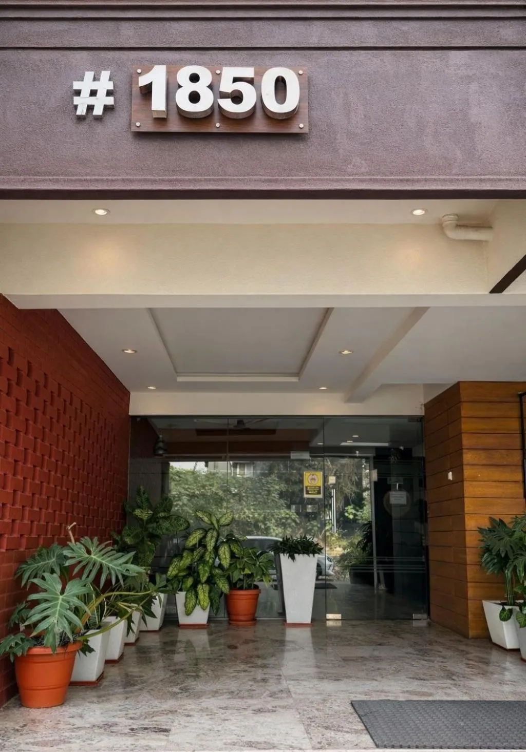 Facade/entrance in Coffee Bean Inn