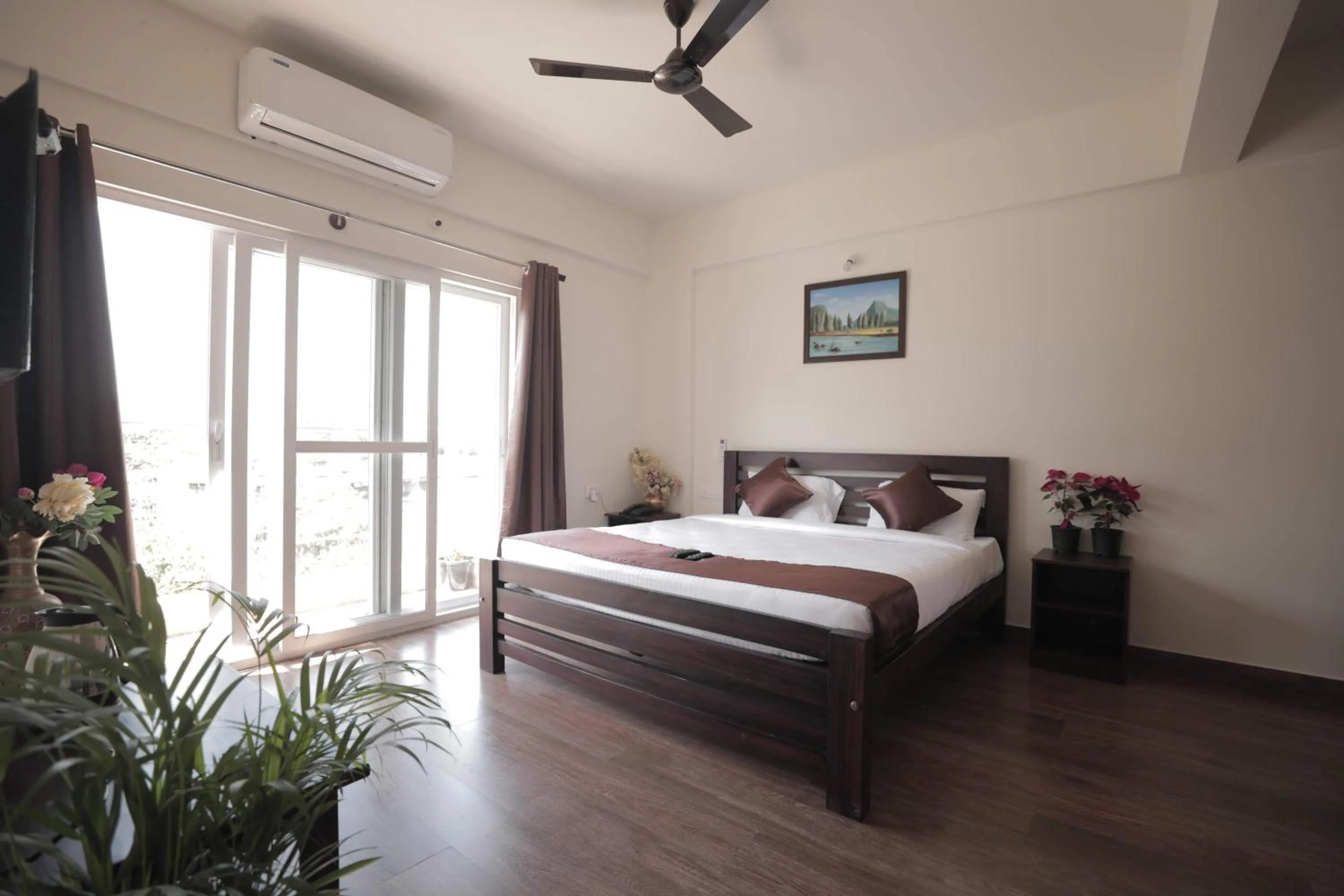 View (from property/room), Bed in Hotel Coffee Bean