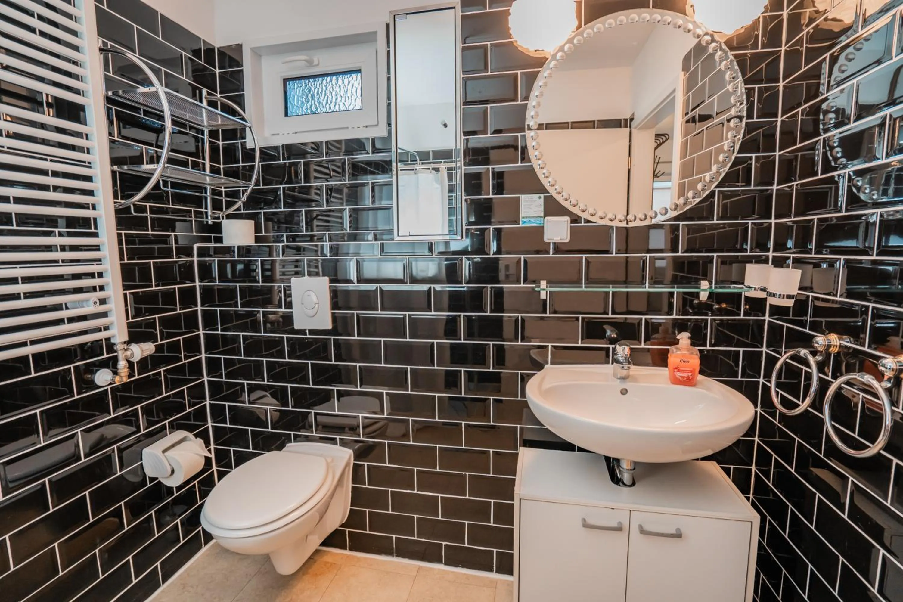 Bathroom in Motel Home Berlin