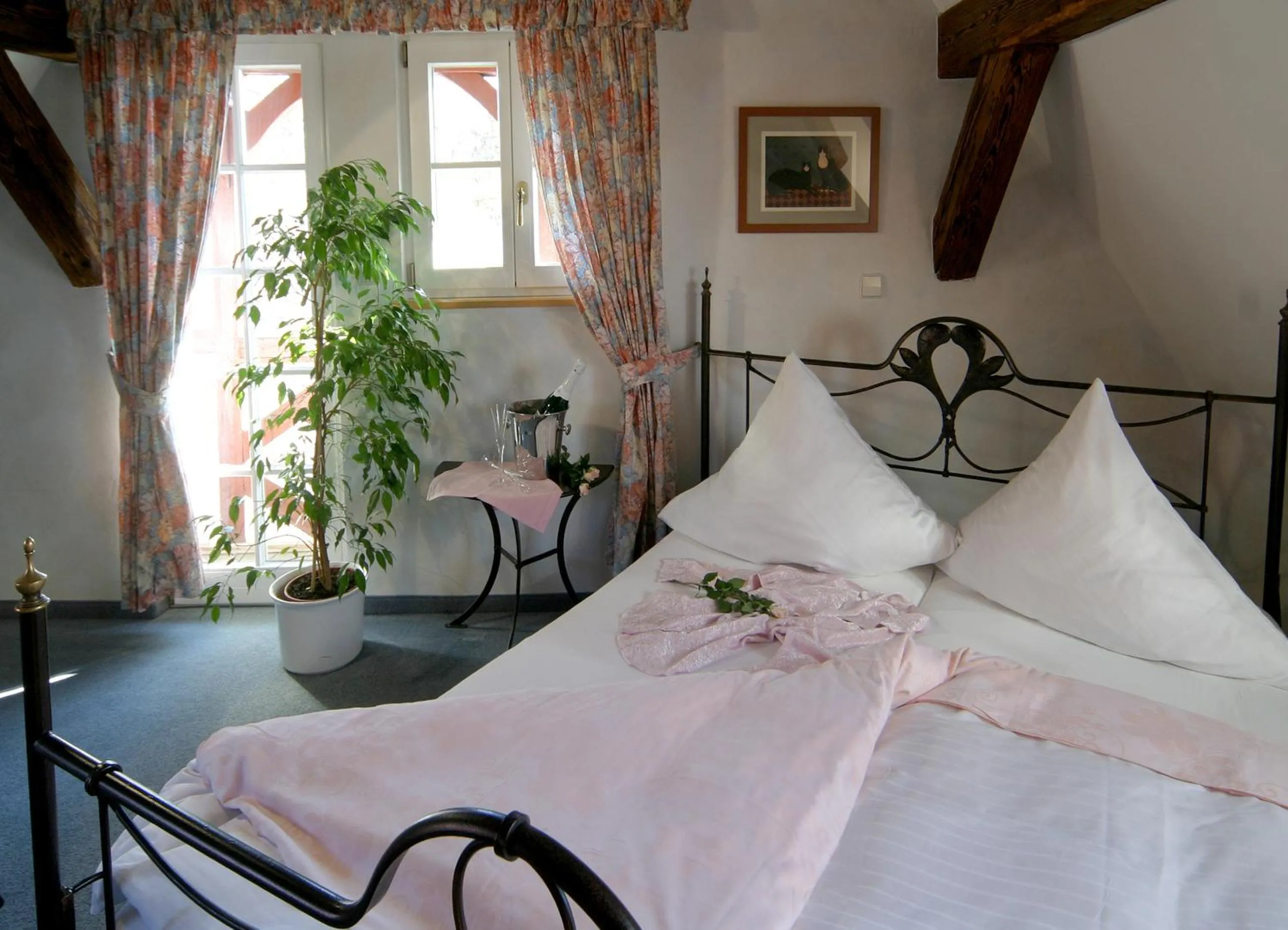 Bedroom, Bed in Hotel Engel