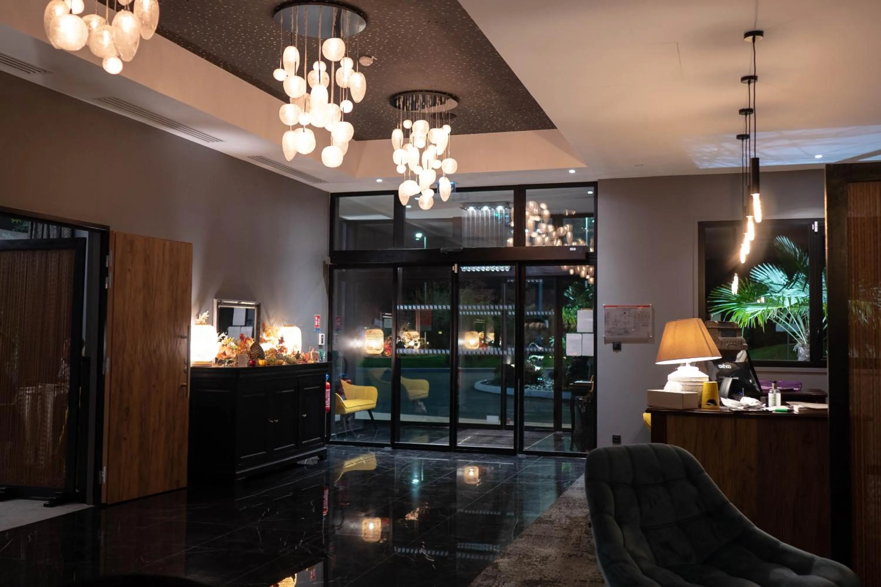 Lobby or reception in Hôtel & Restaurant La maison des blés