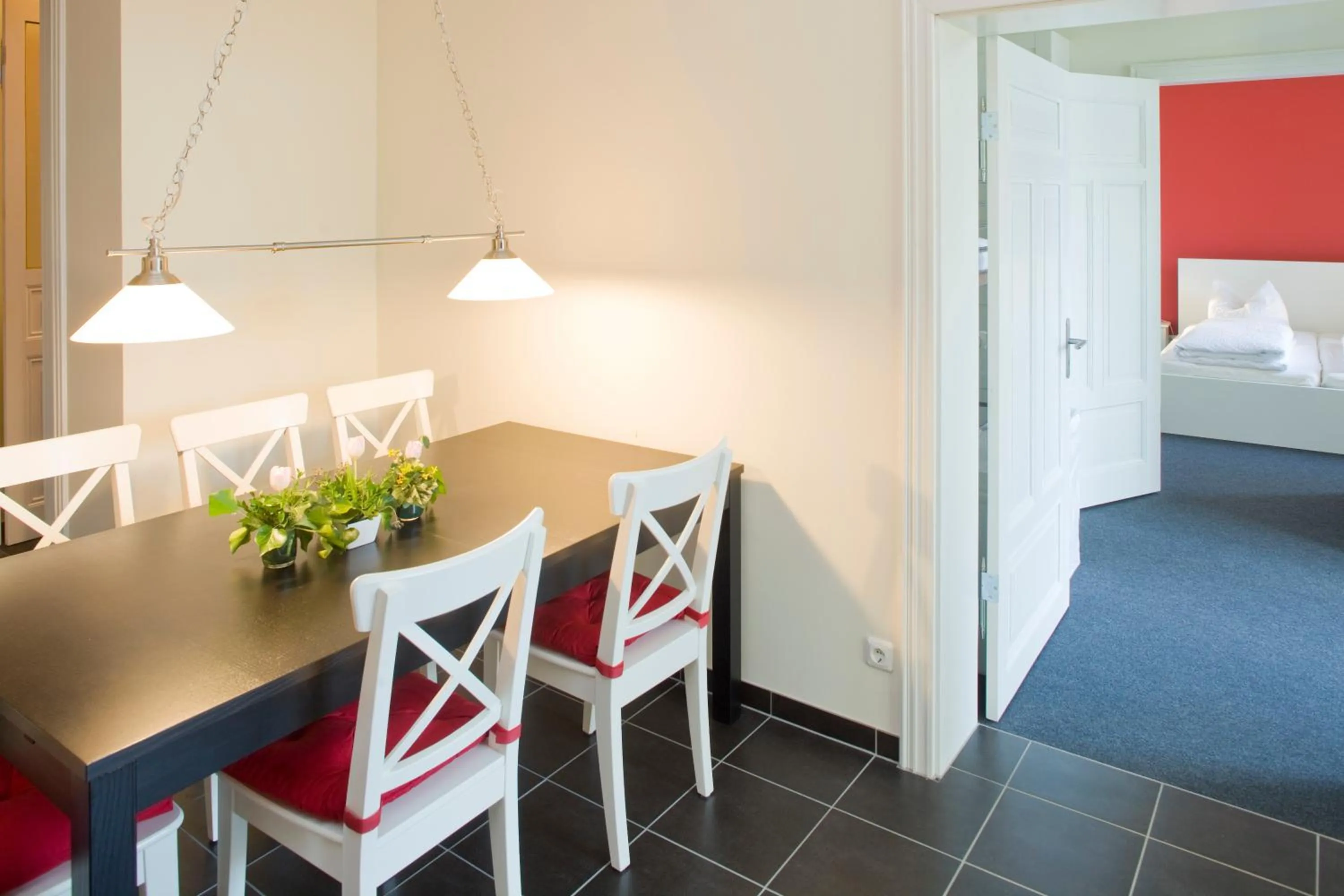 Dining area, Bed in Kulturgasthof Alte Reederei