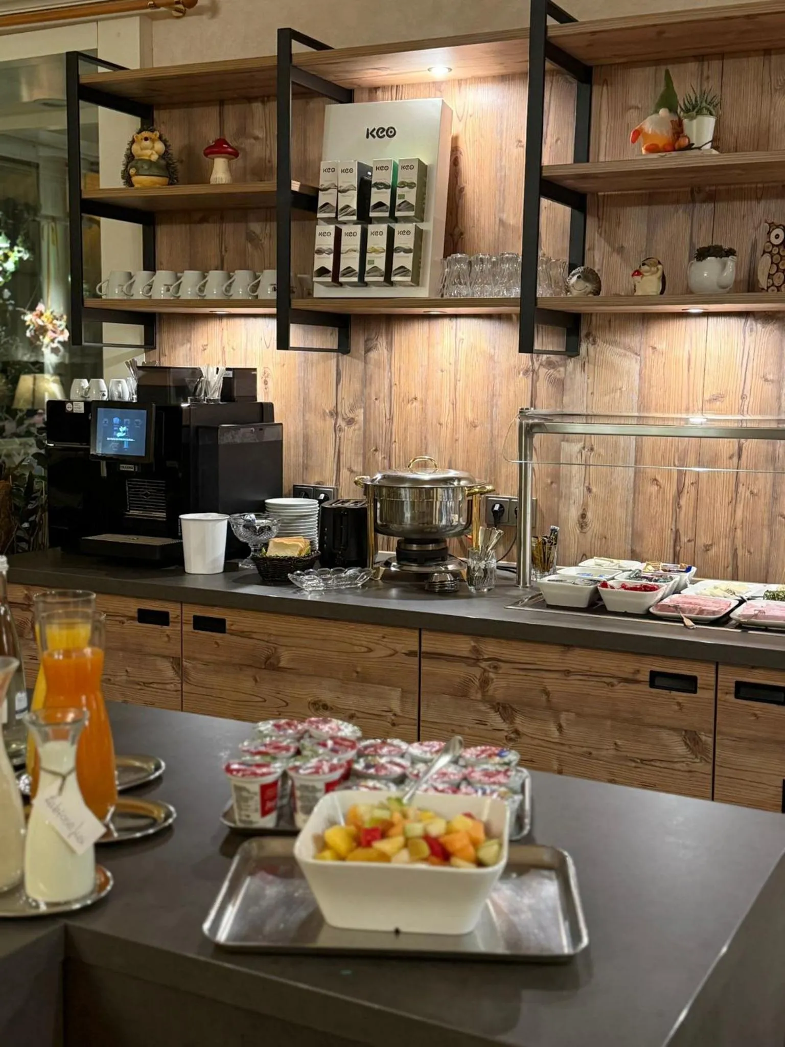 Breakfast in Hotel Café Adler 24h self check in