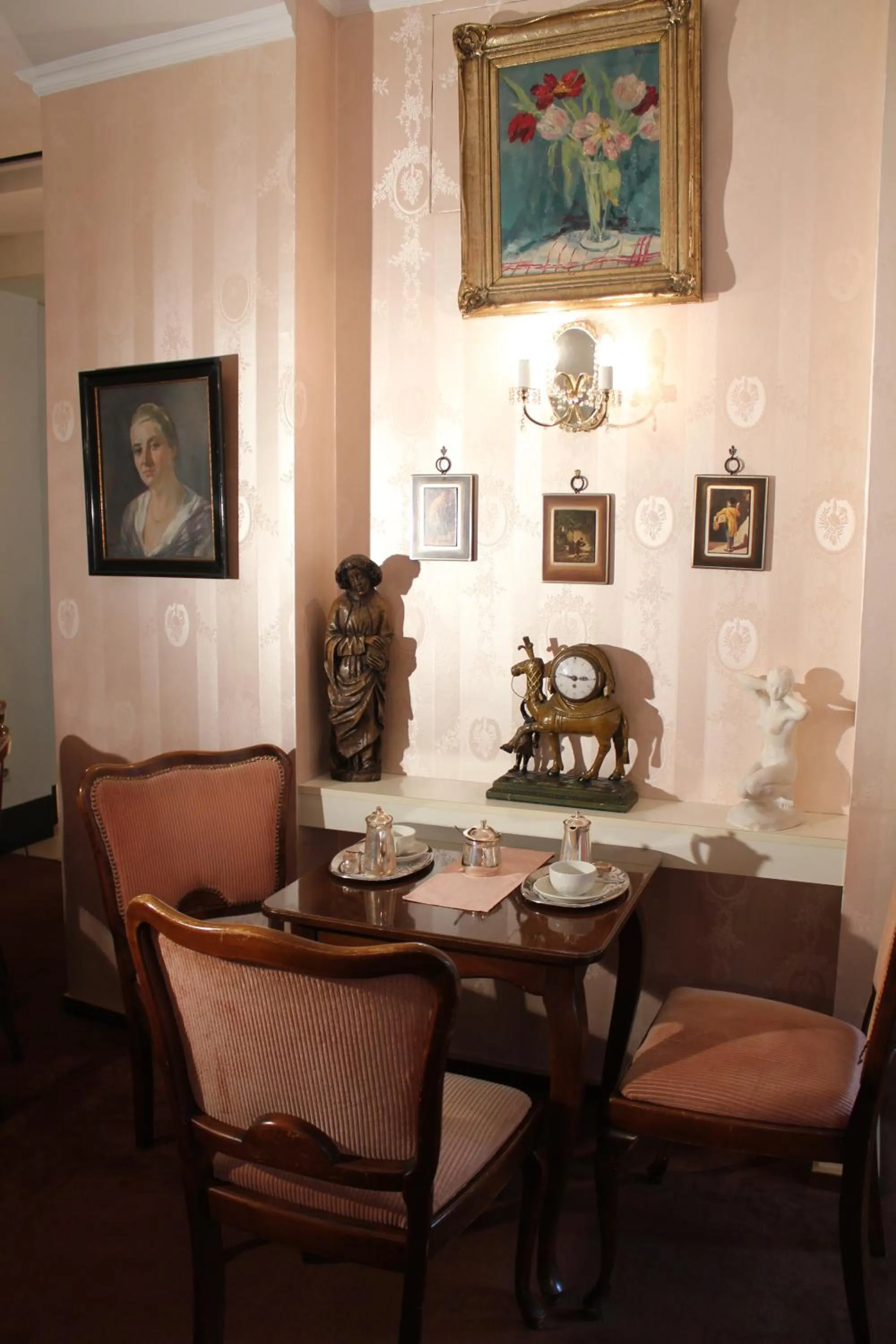 Restaurant/places to eat in Hotel Café Adler 24h self check in