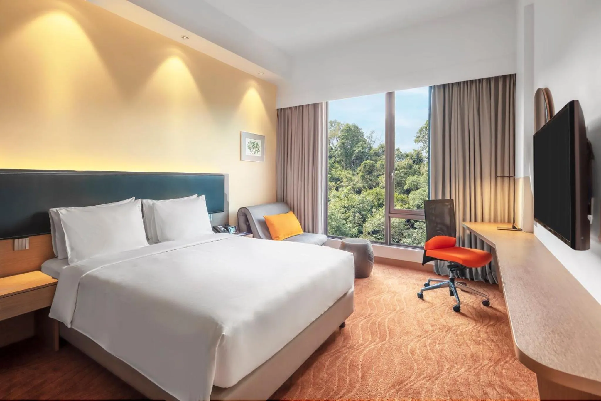 Photo of the whole room, Bed in Holiday Inn Express Kota Kinabalu City Centre by IHG