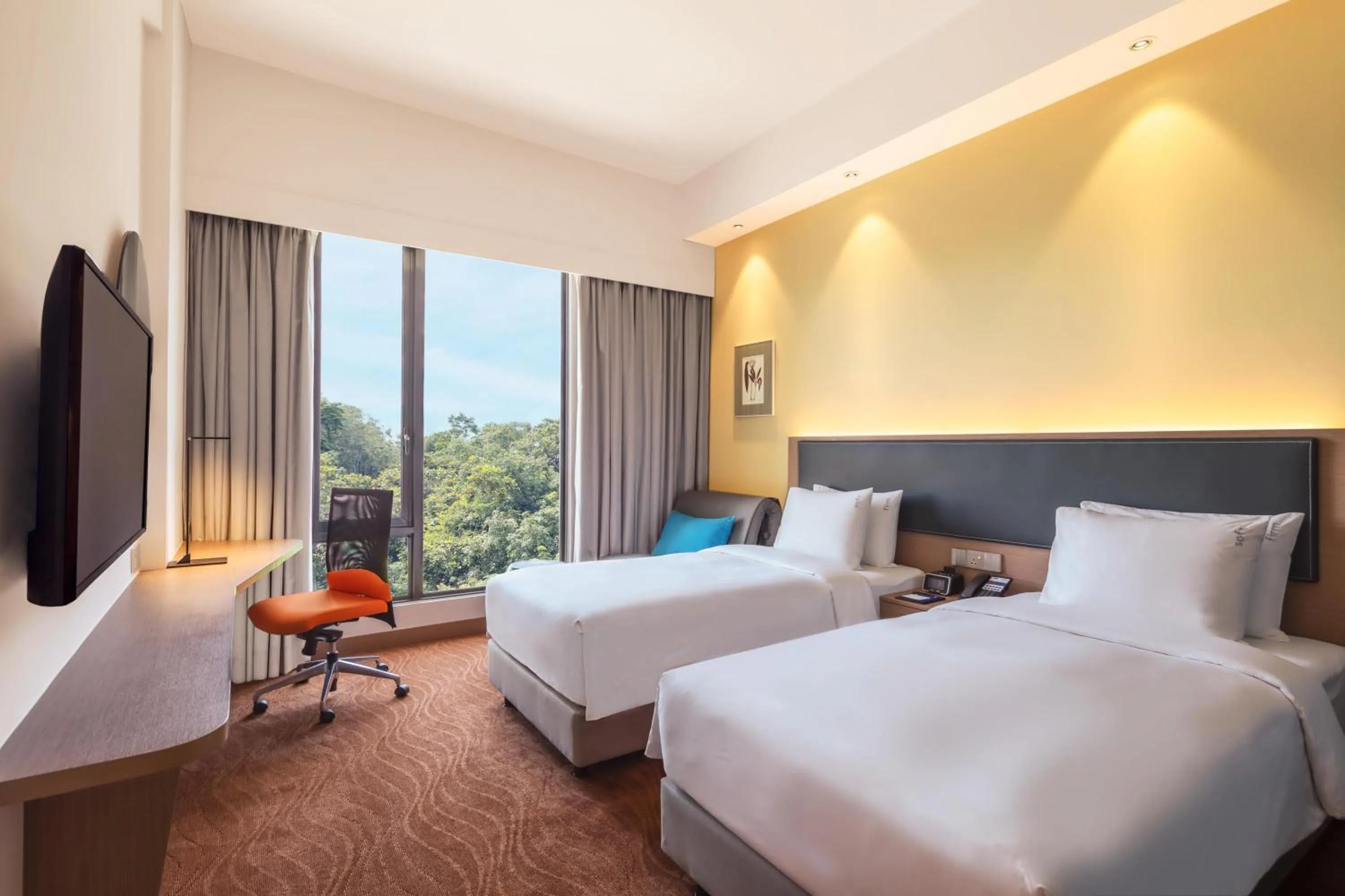 Bedroom, Bed in Holiday Inn Express Kota Kinabalu City Centre by IHG