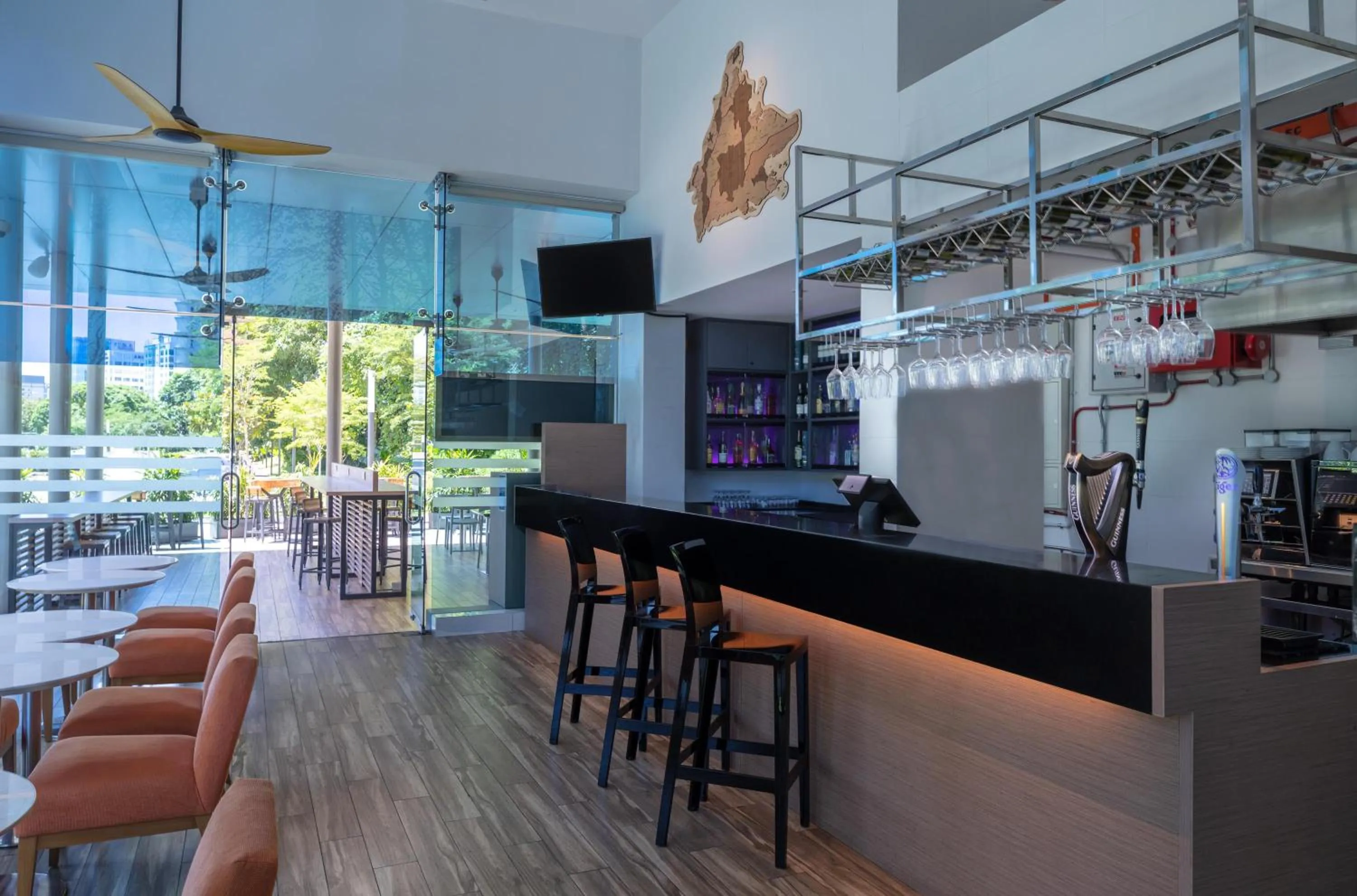 Restaurant/places to eat in Holiday Inn Express Kota Kinabalu City Centre by IHG