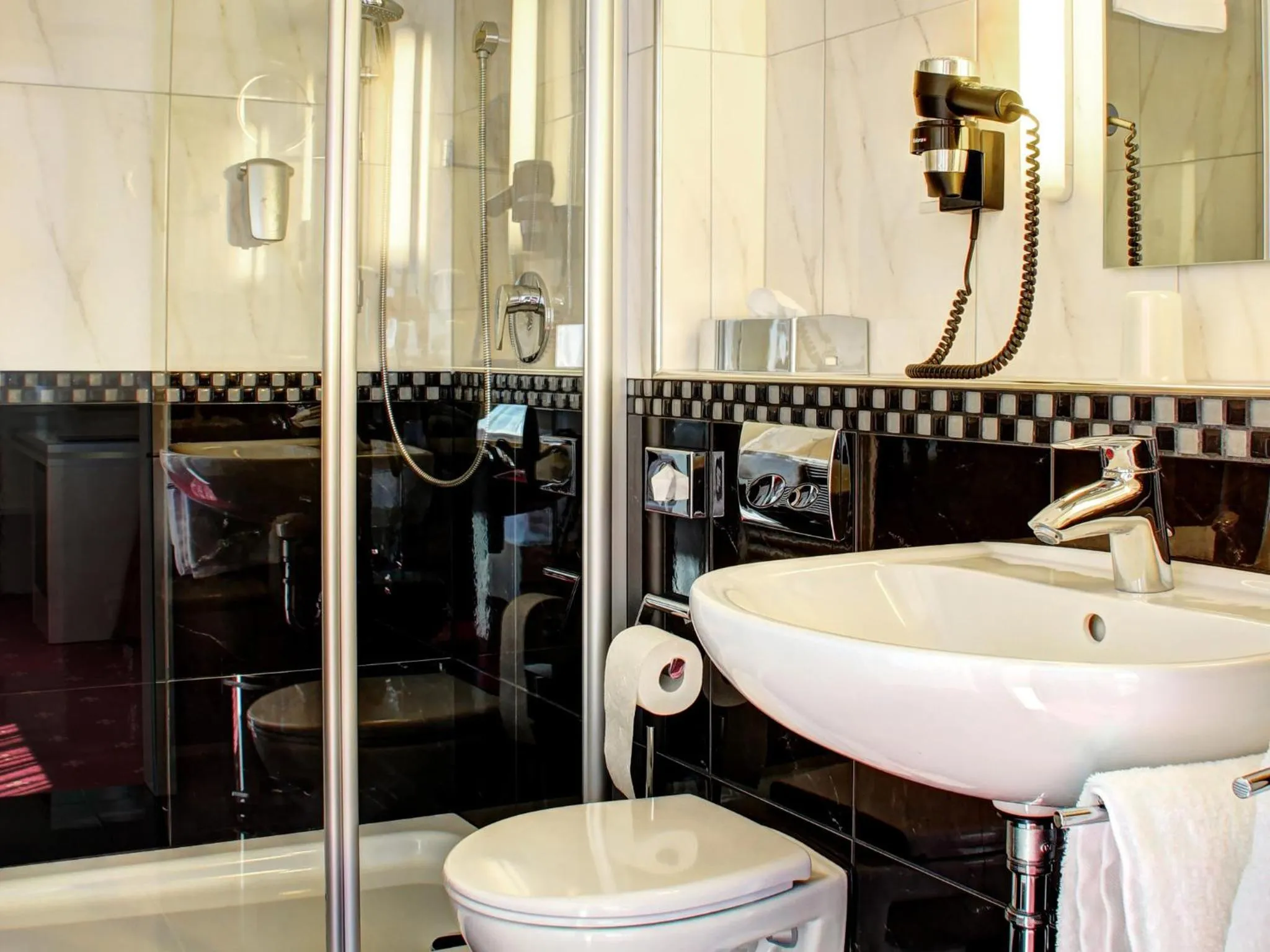 Bathroom in Hotel Linde