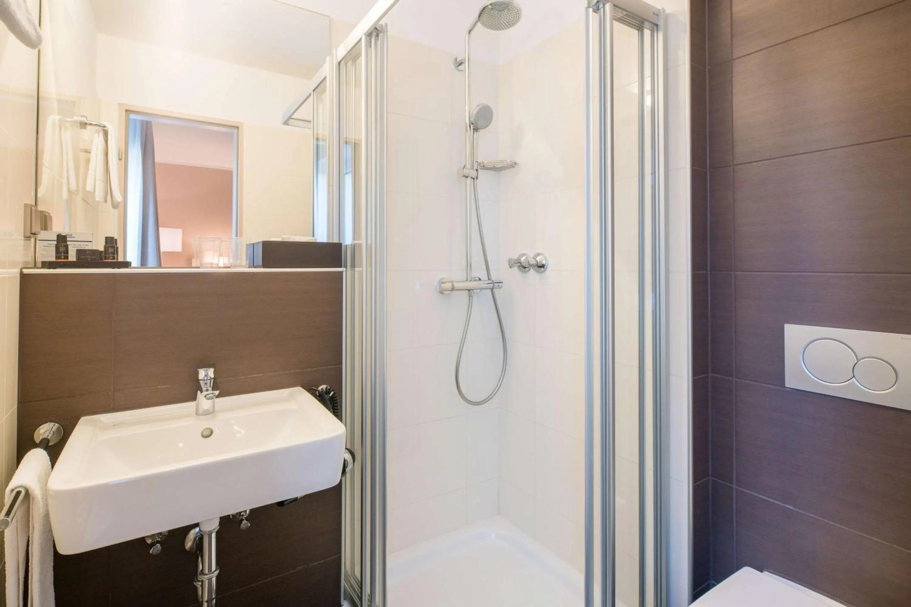 Bathroom in Best Western Hotel Airport Düsseldorf - Ratingen