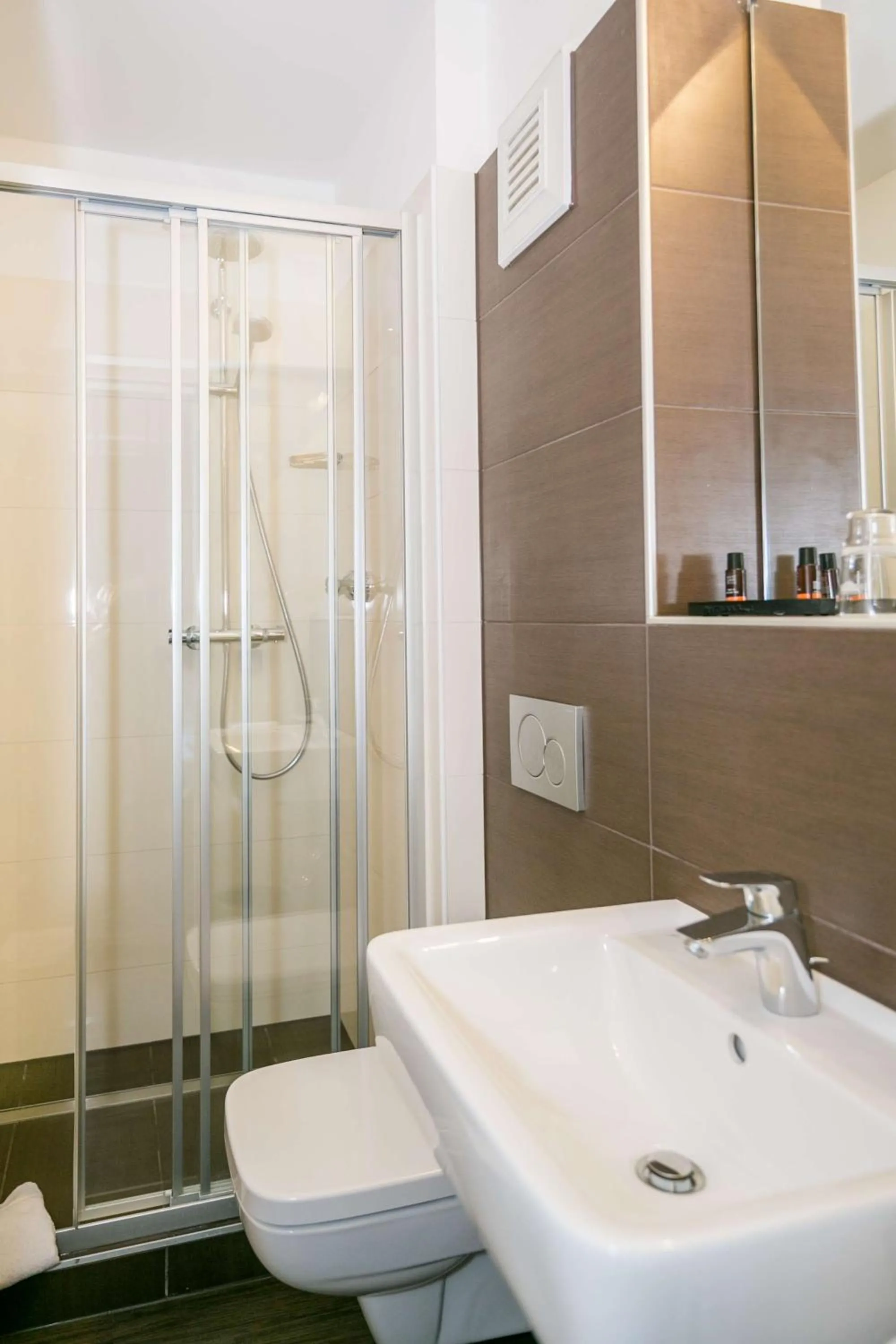 Bathroom in Best Western Hotel Airport Düsseldorf - Ratingen