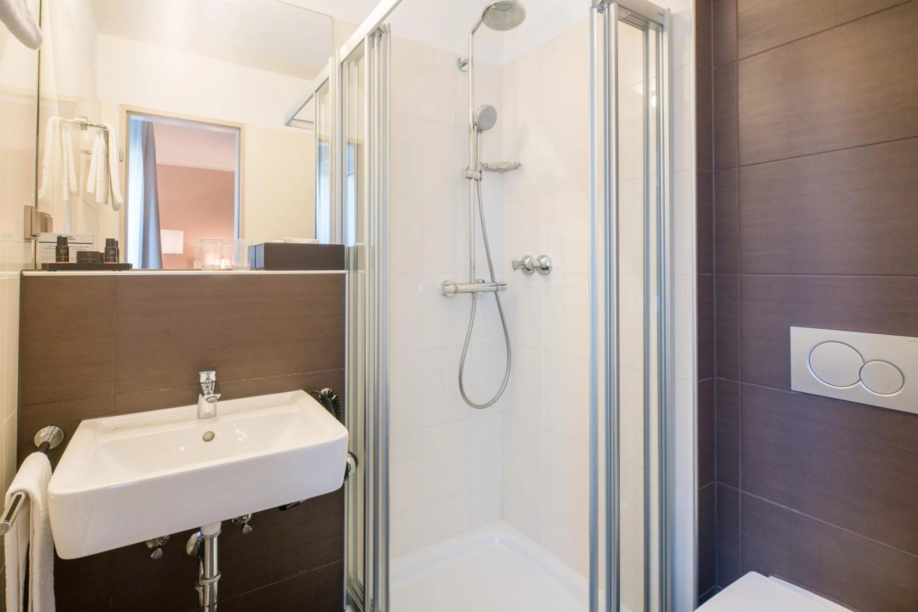 Bathroom in Best Western Hotel Airport Düsseldorf - Ratingen