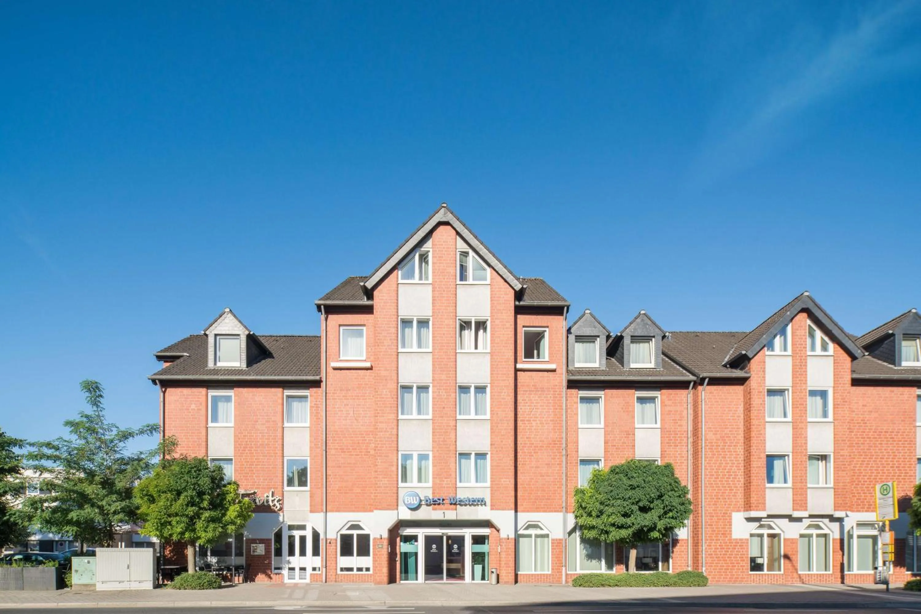 Property building in Best Western Hotel Airport Düsseldorf - Ratingen