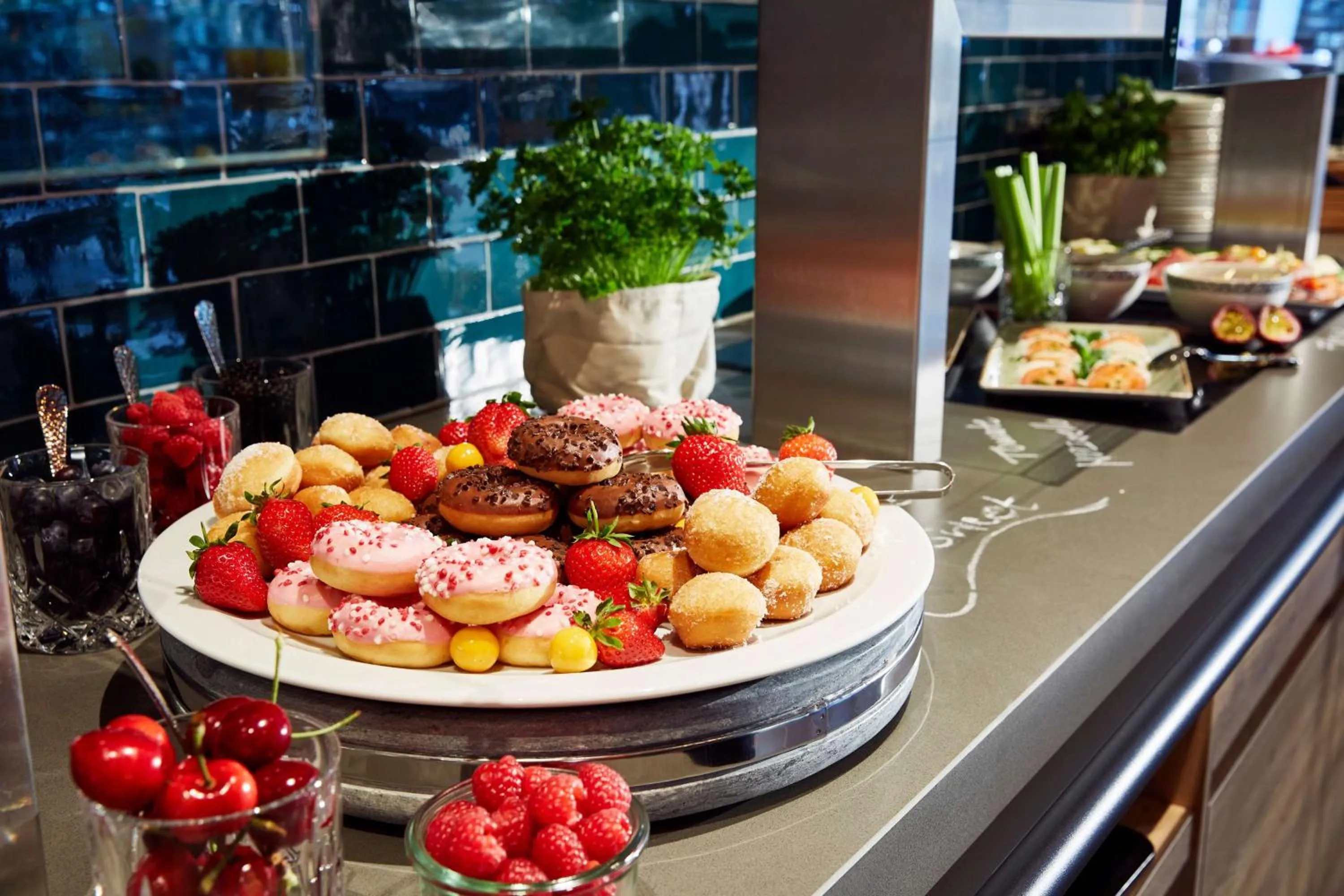 Restaurant/places to eat in Me and All Hotel Hanover, by Hyatt