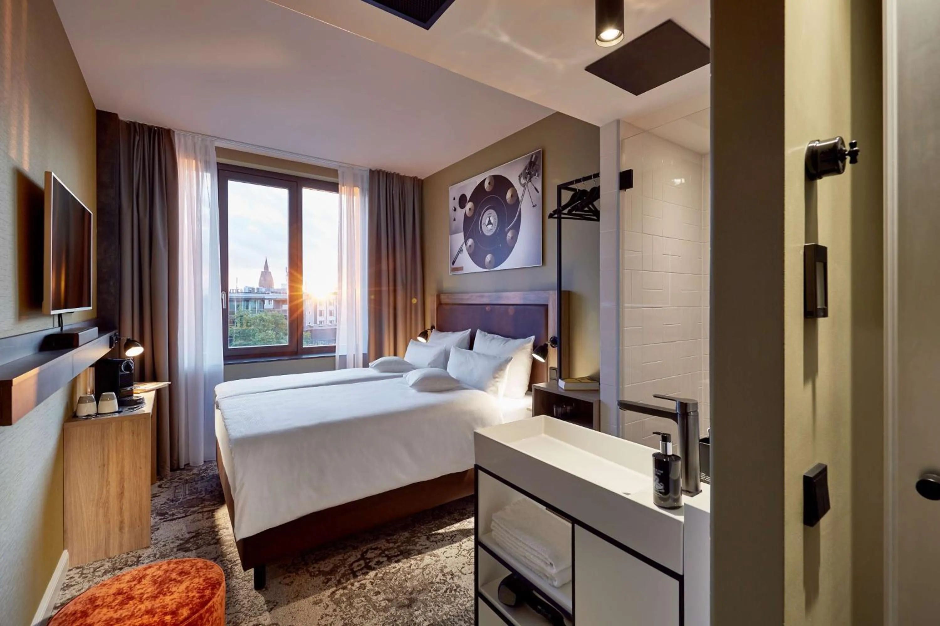 Bedroom, Bed in Me and All Hotel Hanover, by Hyatt