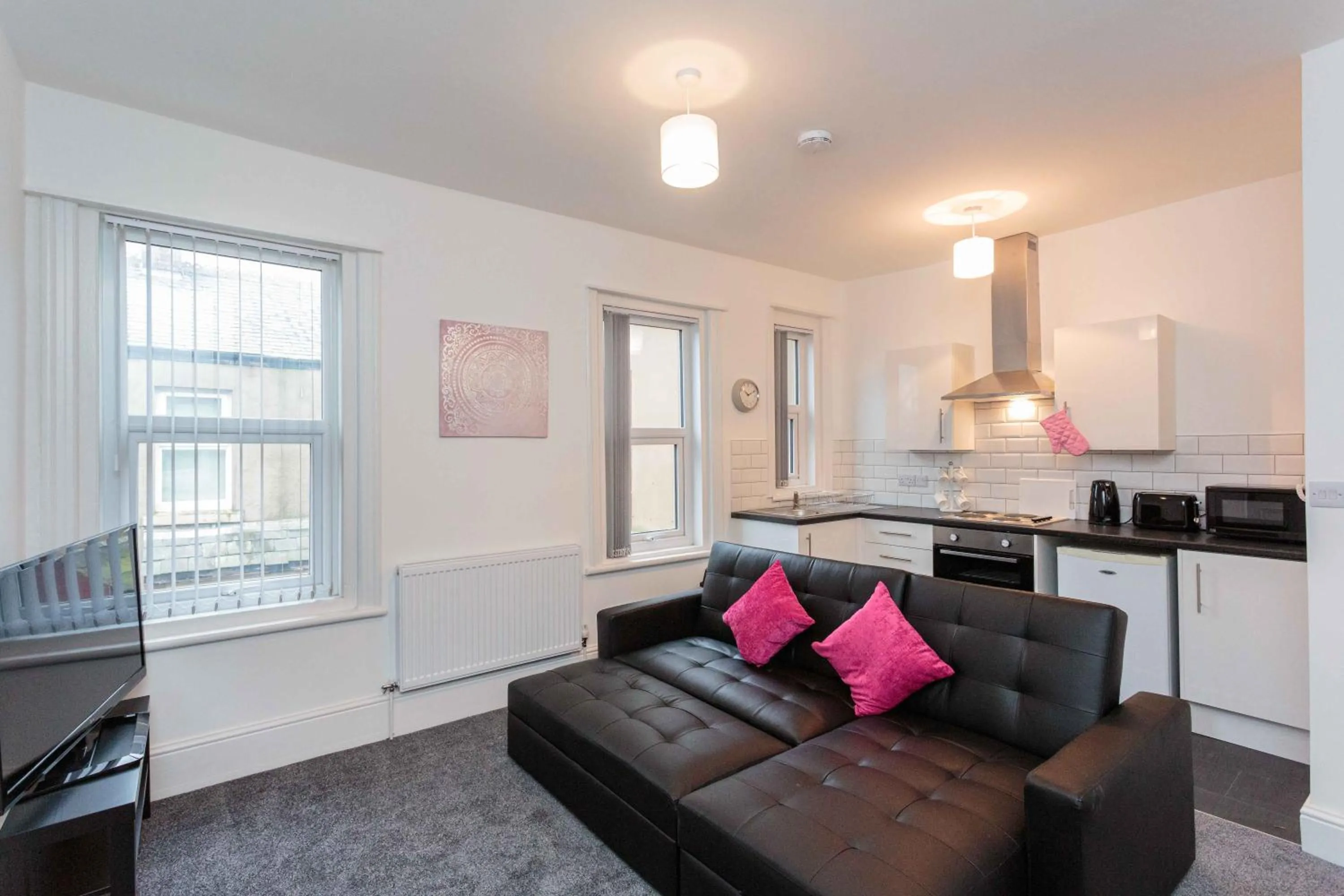 Kitchen or kitchenette in Cherry Property - Berry Apartments