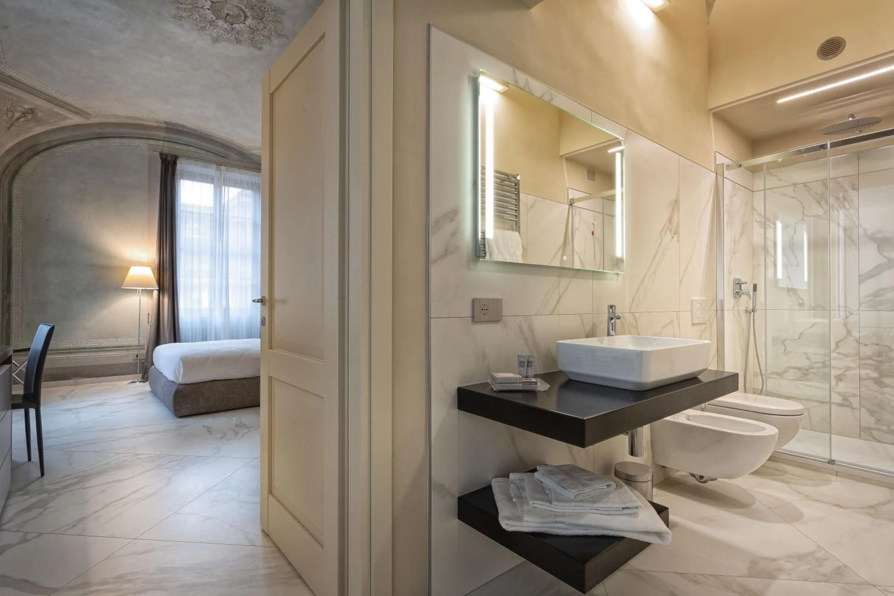 Shower in Casa del Sarto