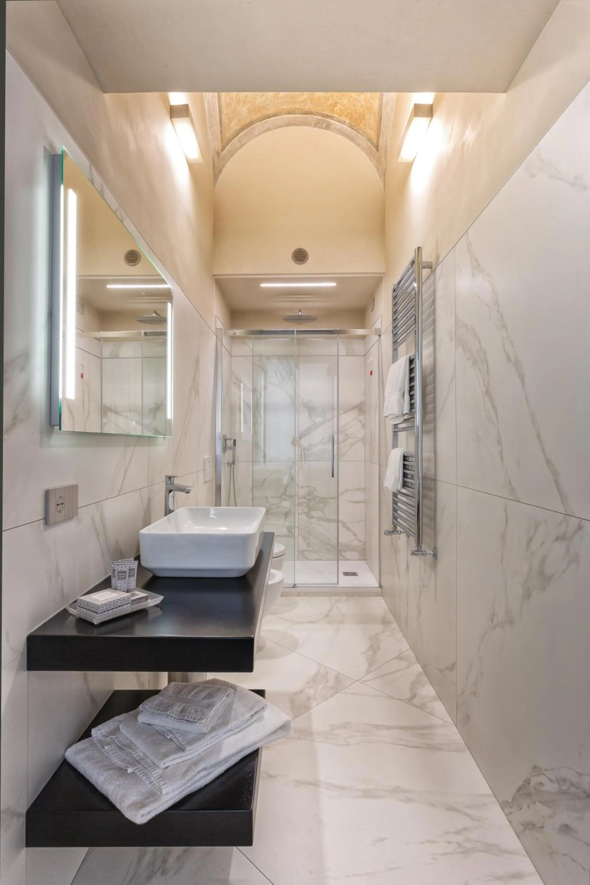 Shower in Casa del Sarto