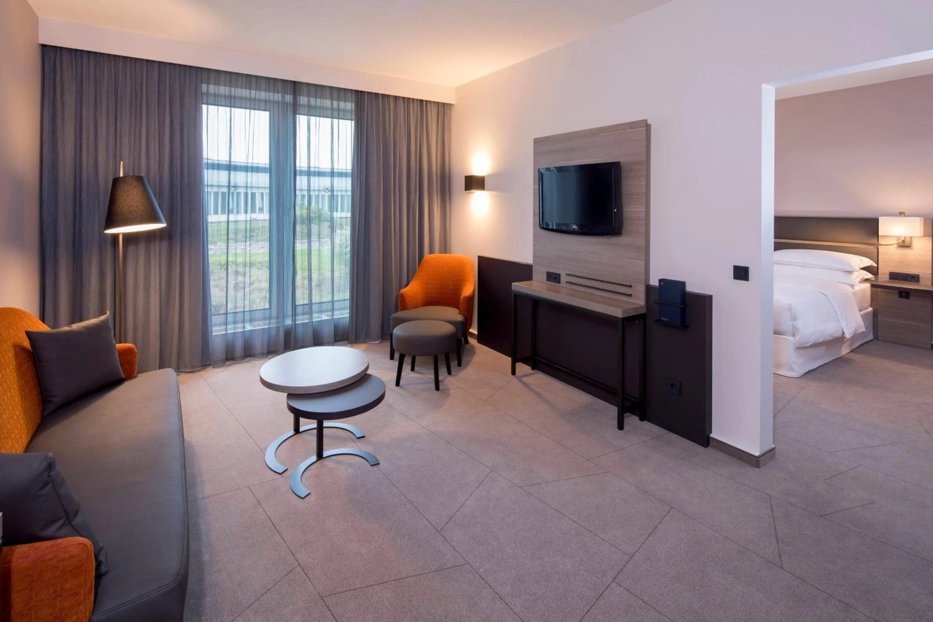 Living room in Sheraton Duesseldorf Airport Hotel