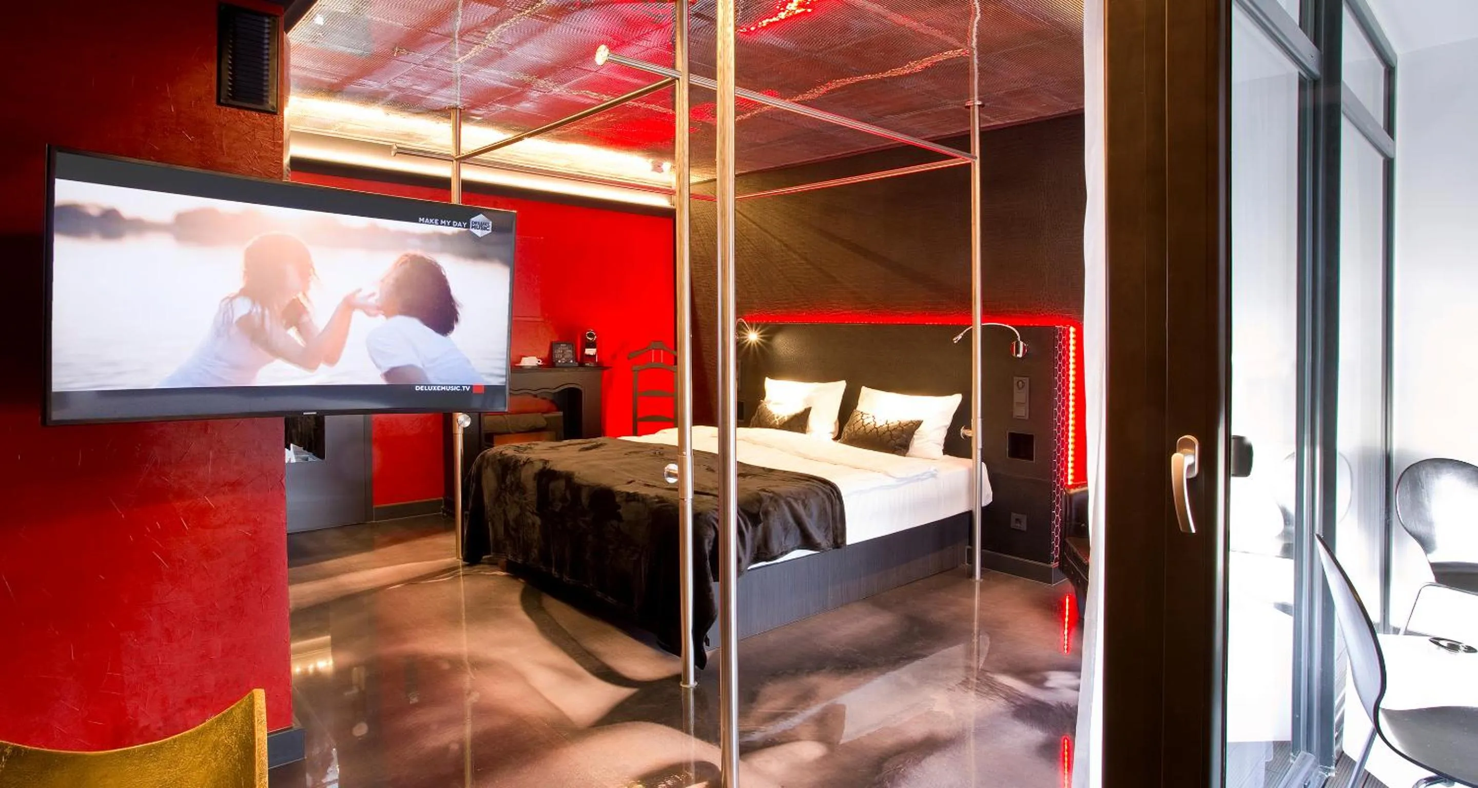 TV and multimedia, Bed in PLAZA INN stays design Dortmund