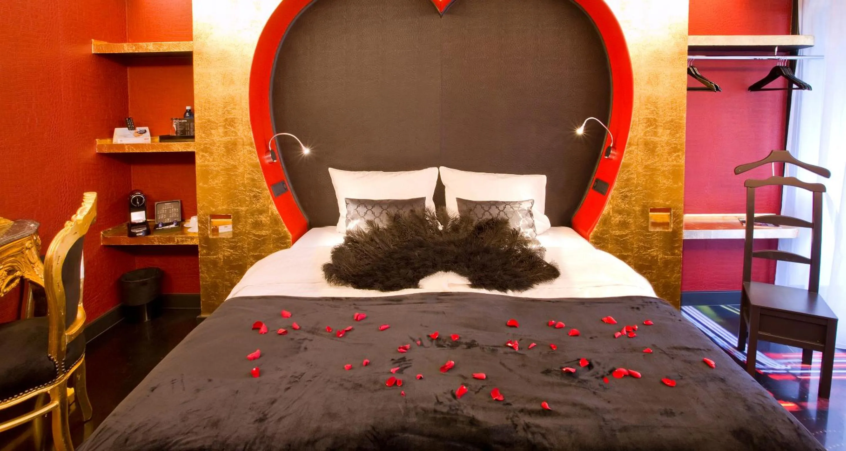 Bed in PLAZA INN stays design Dortmund