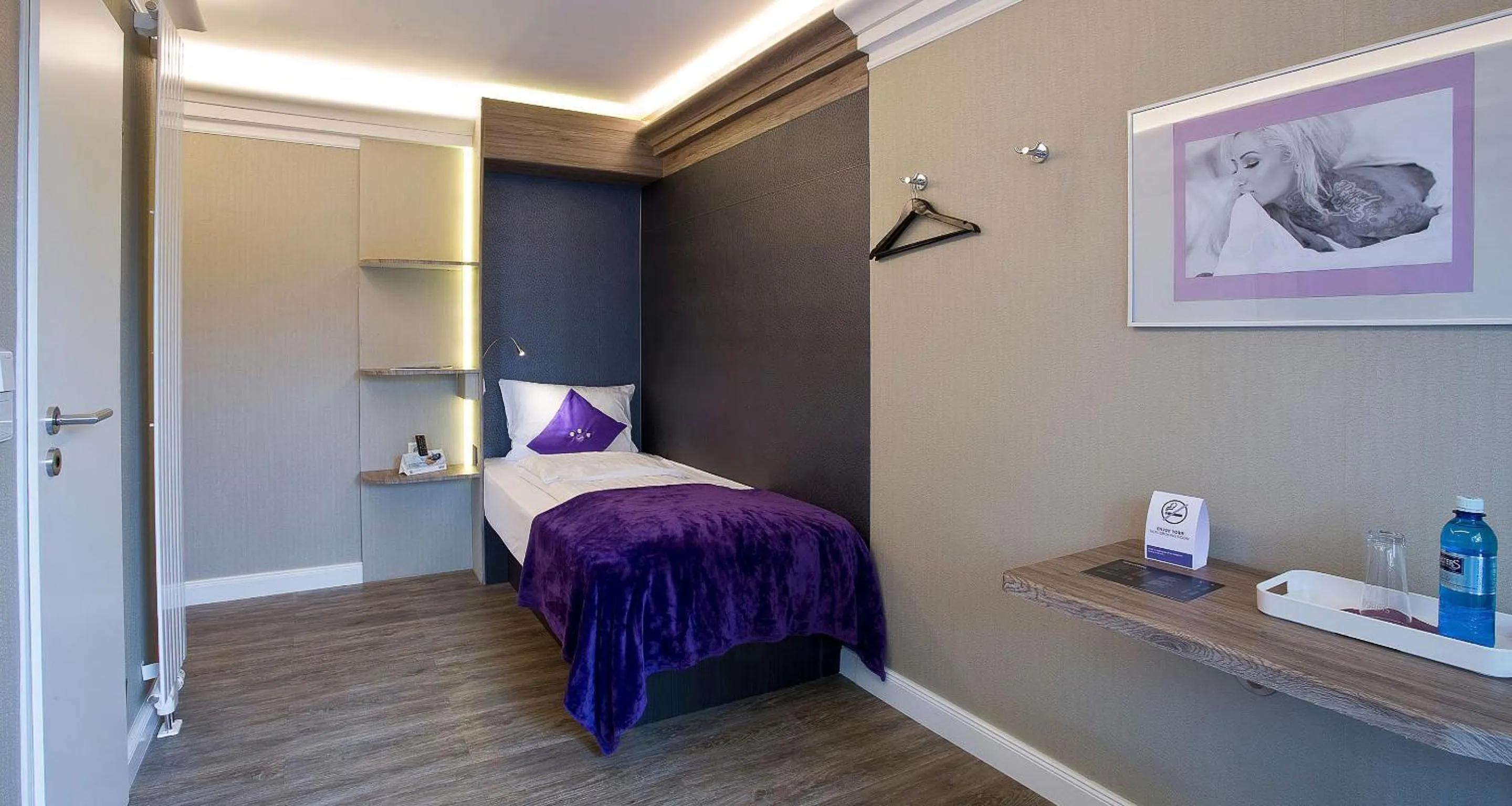 Photo of the whole room, Bed in PLAZA INN stays design Dortmund