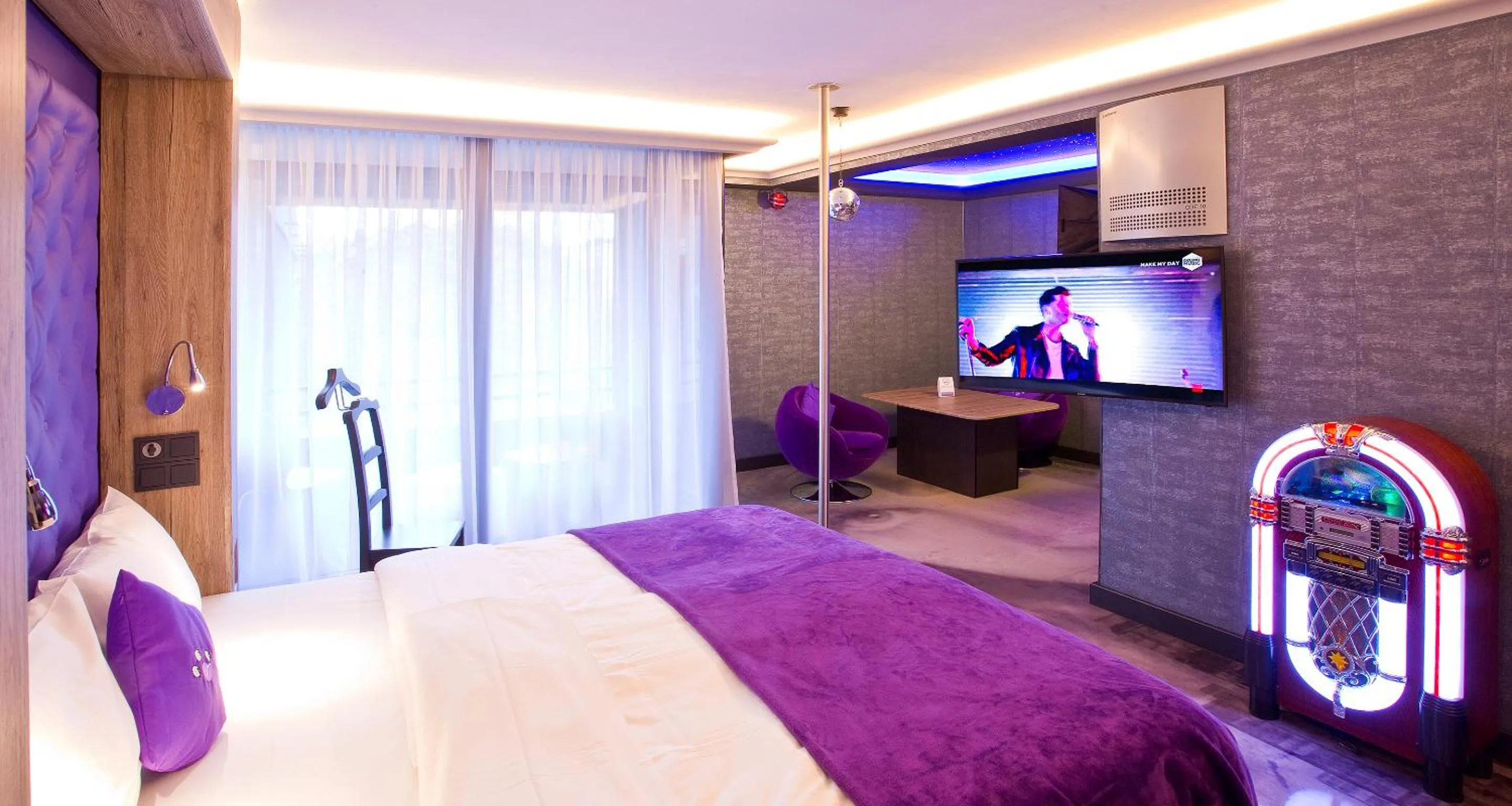 Photo of the whole room, Bed in PLAZA INN stays design Dortmund