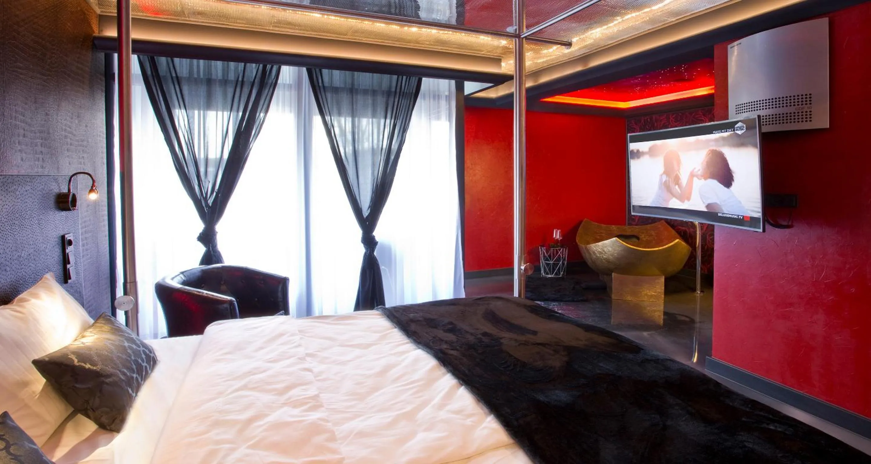 Photo of the whole room, Bed in PLAZA INN stays design Dortmund