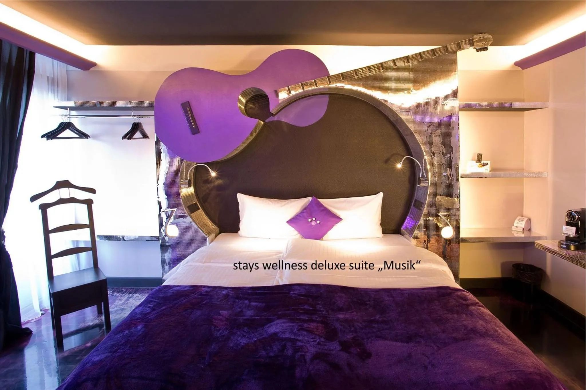 Bed in PLAZA INN stays design Dortmund