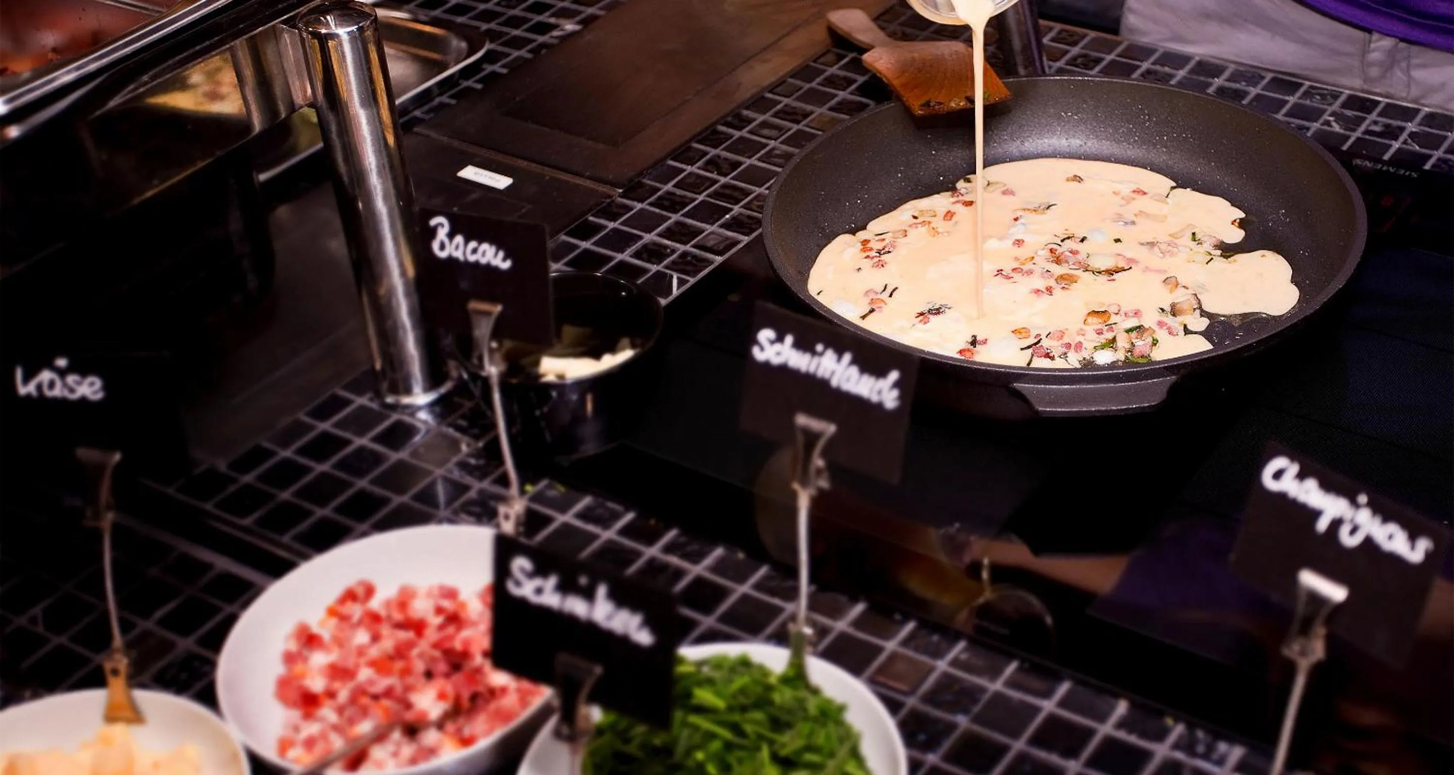 Food and drinks in PLAZA INN stays design Dortmund