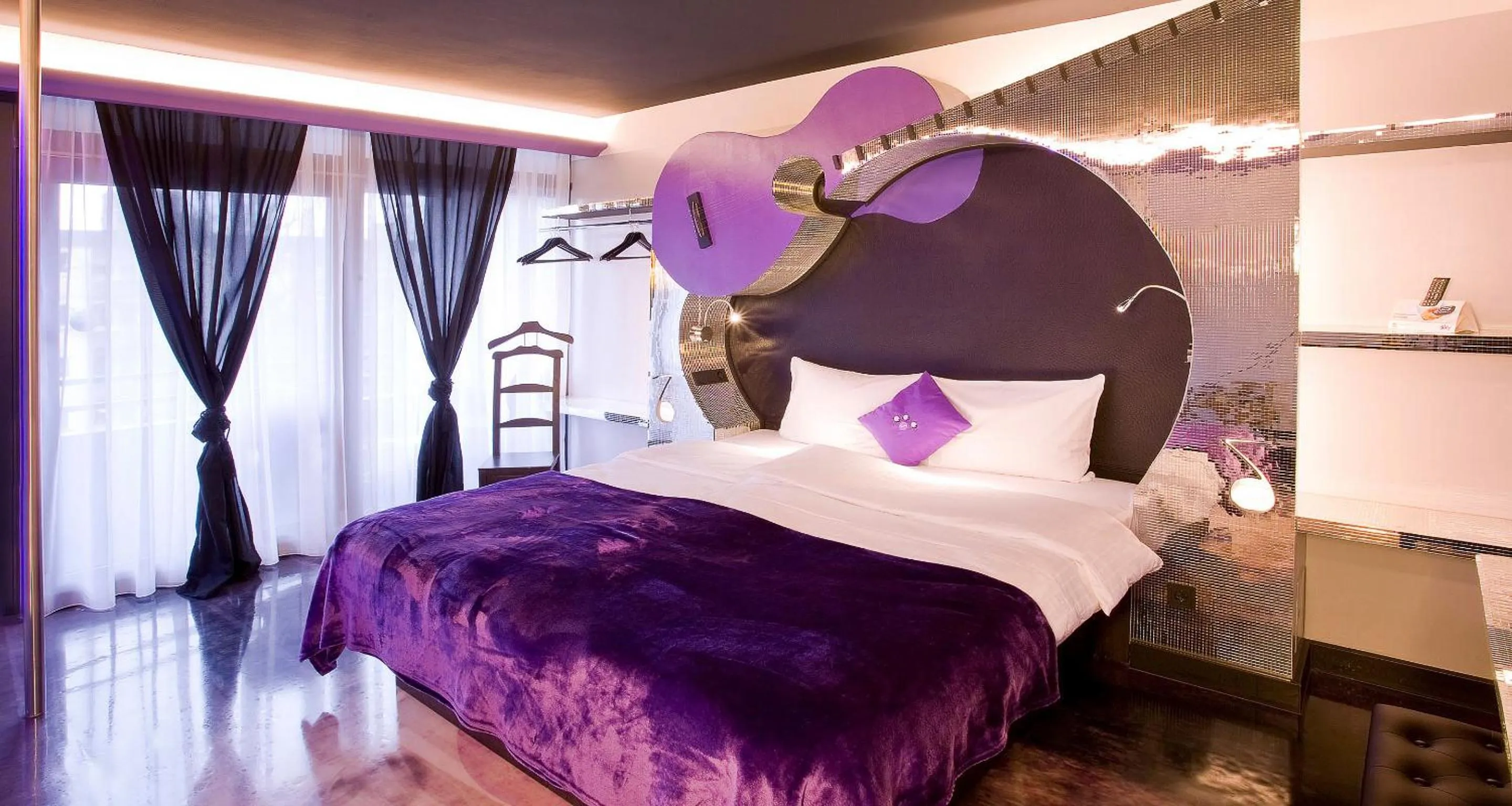 Bed in PLAZA INN stays design Dortmund