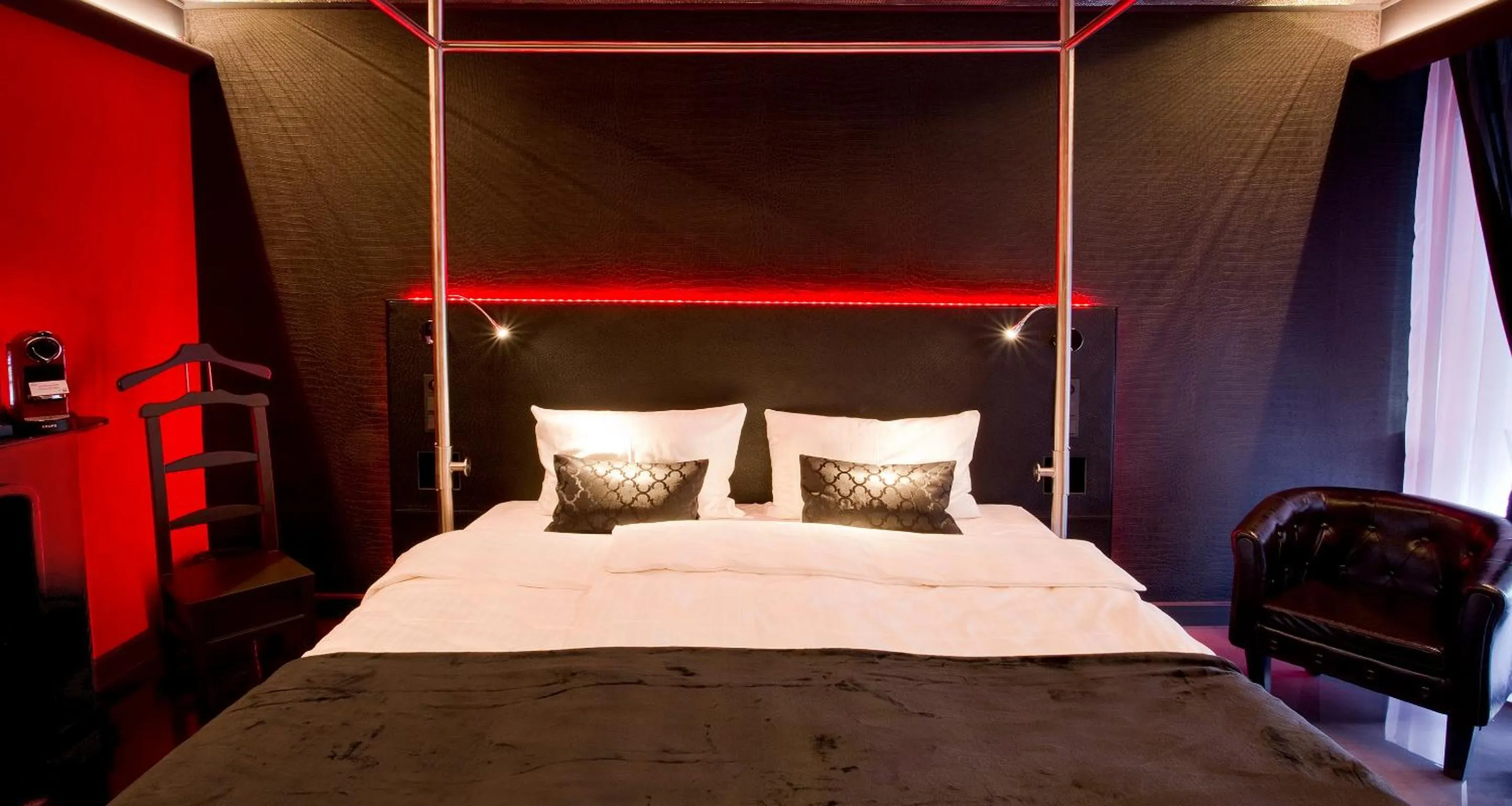 Photo of the whole room, Bed in PLAZA INN stays design Dortmund