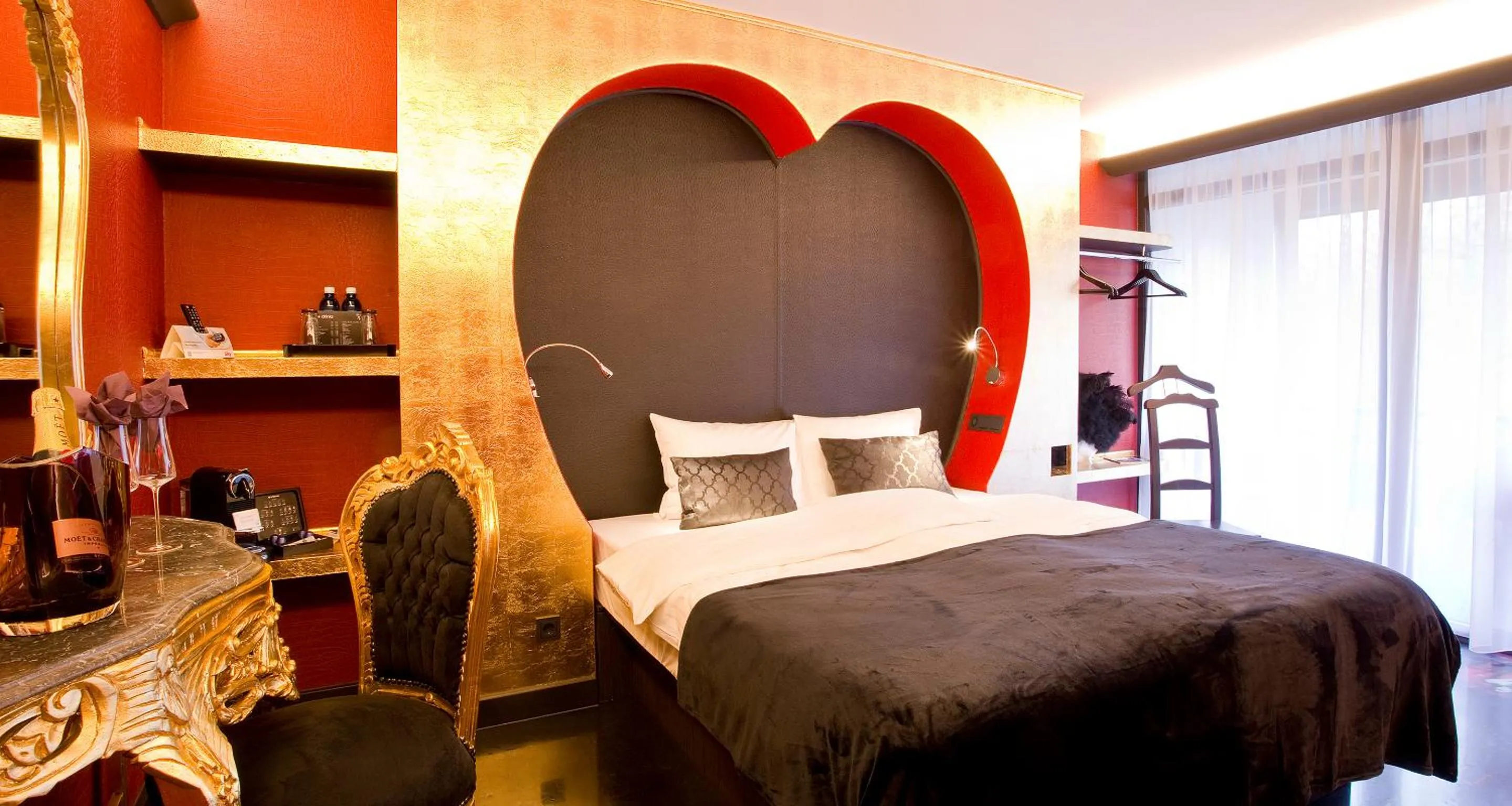 Bed in PLAZA INN stays design Dortmund